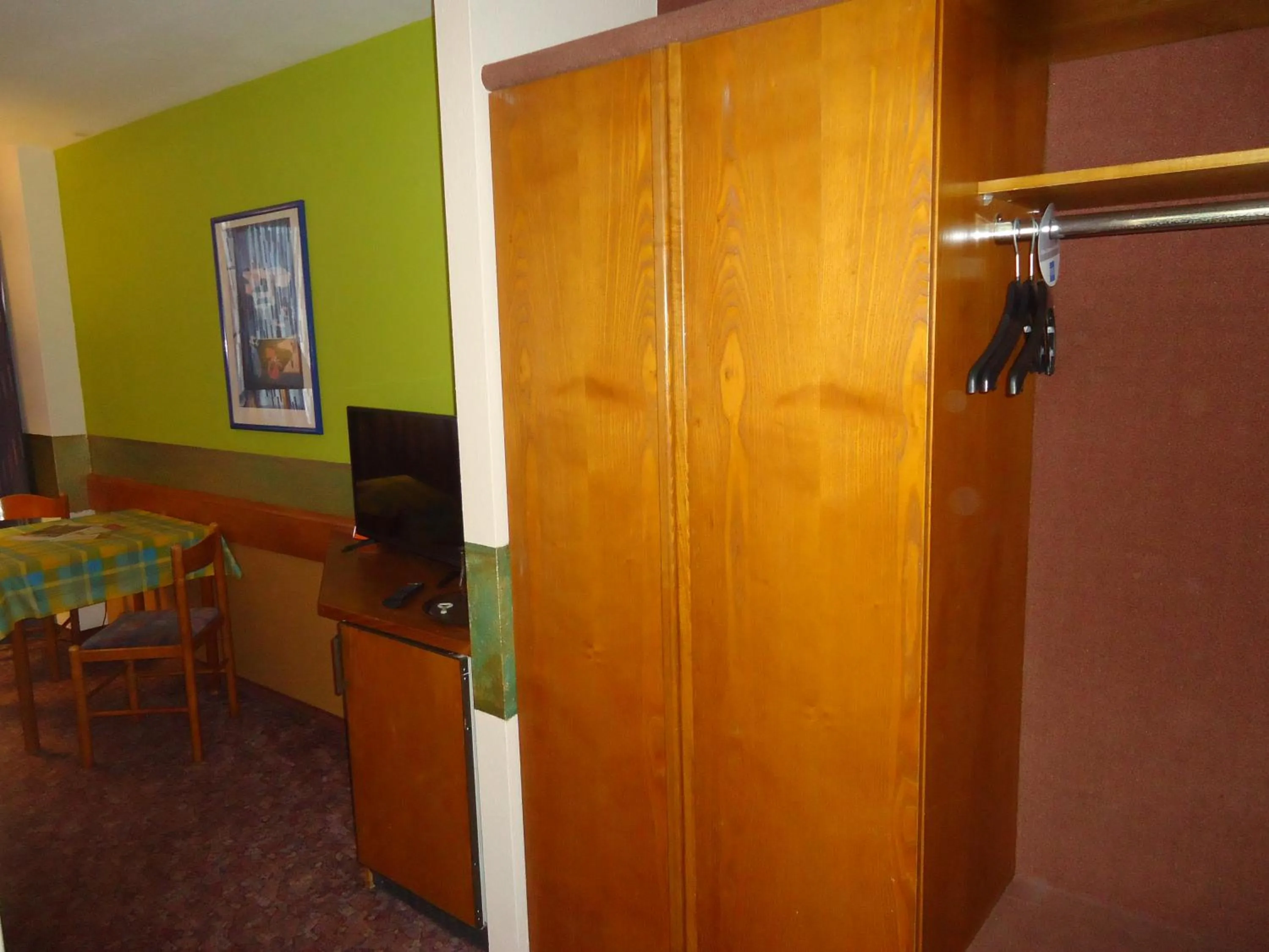 Decorative detail in enjoyHotel garni Korntal Stuttgart b&b Parkplatz Sprinter Penny eTank