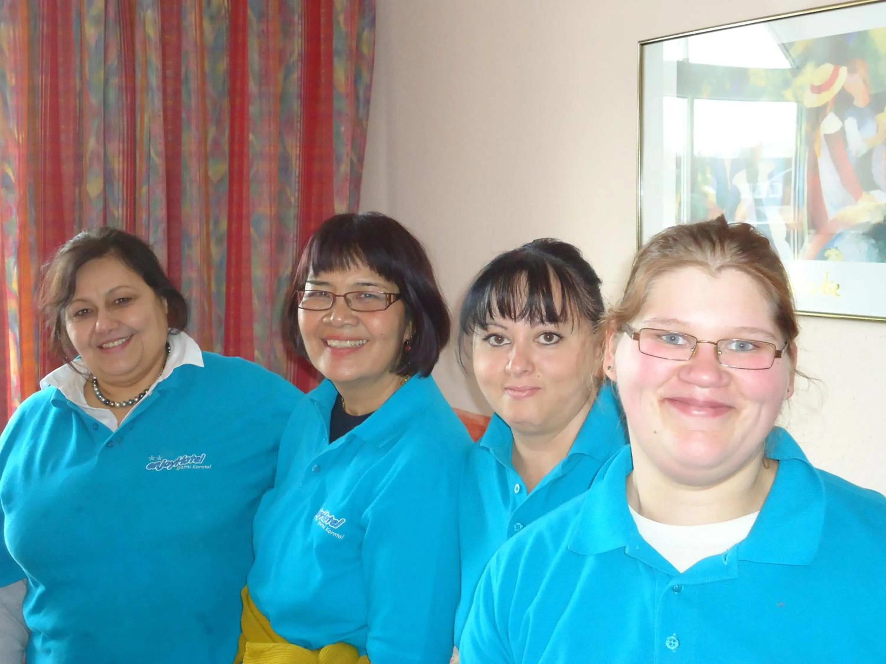 People in enjoyHotel garni Korntal Stuttgart b&b Parkplatz Sprinter Penny eTank