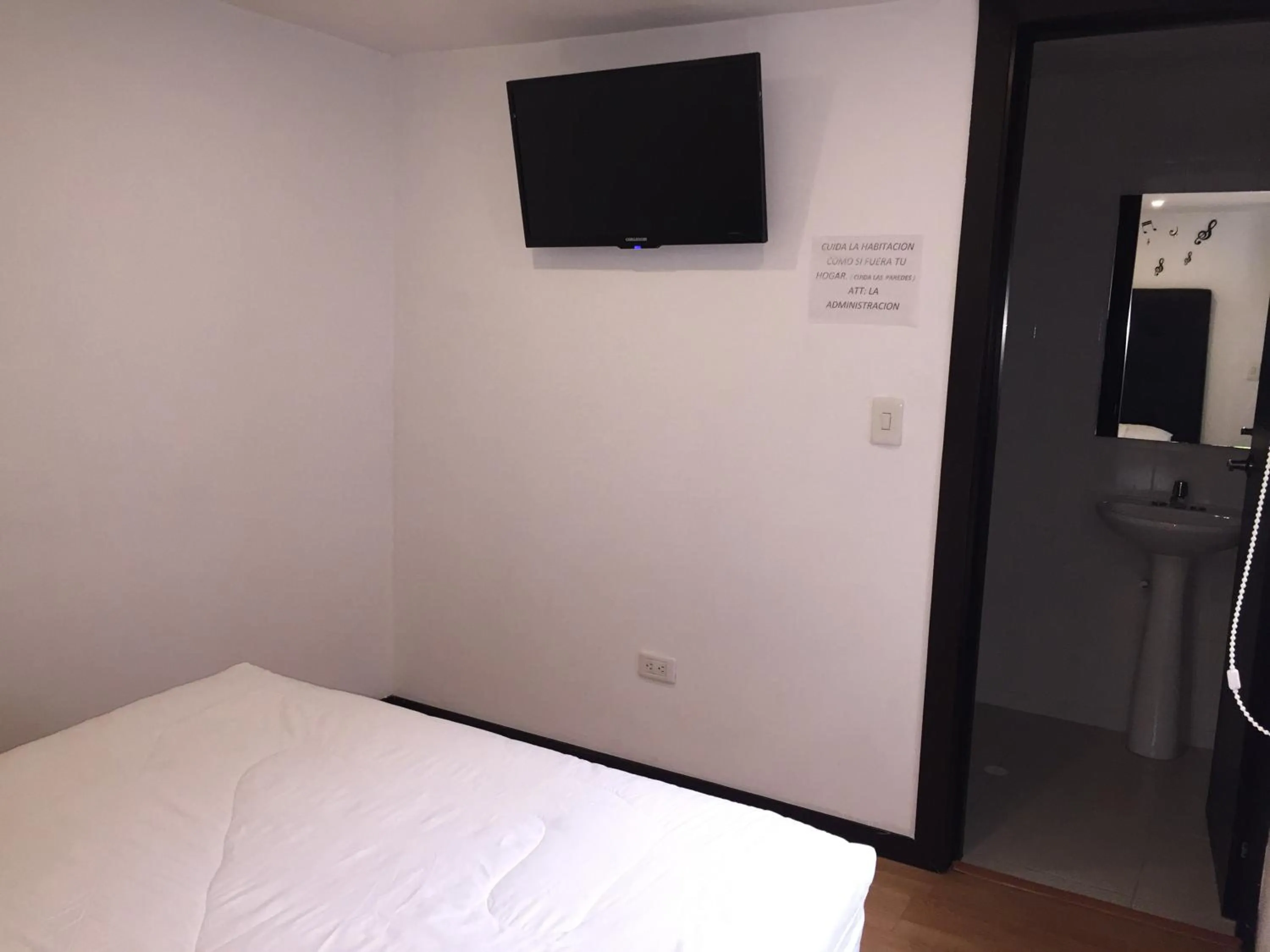 Bathroom, Bed in Hotel Montecarlo Boutique