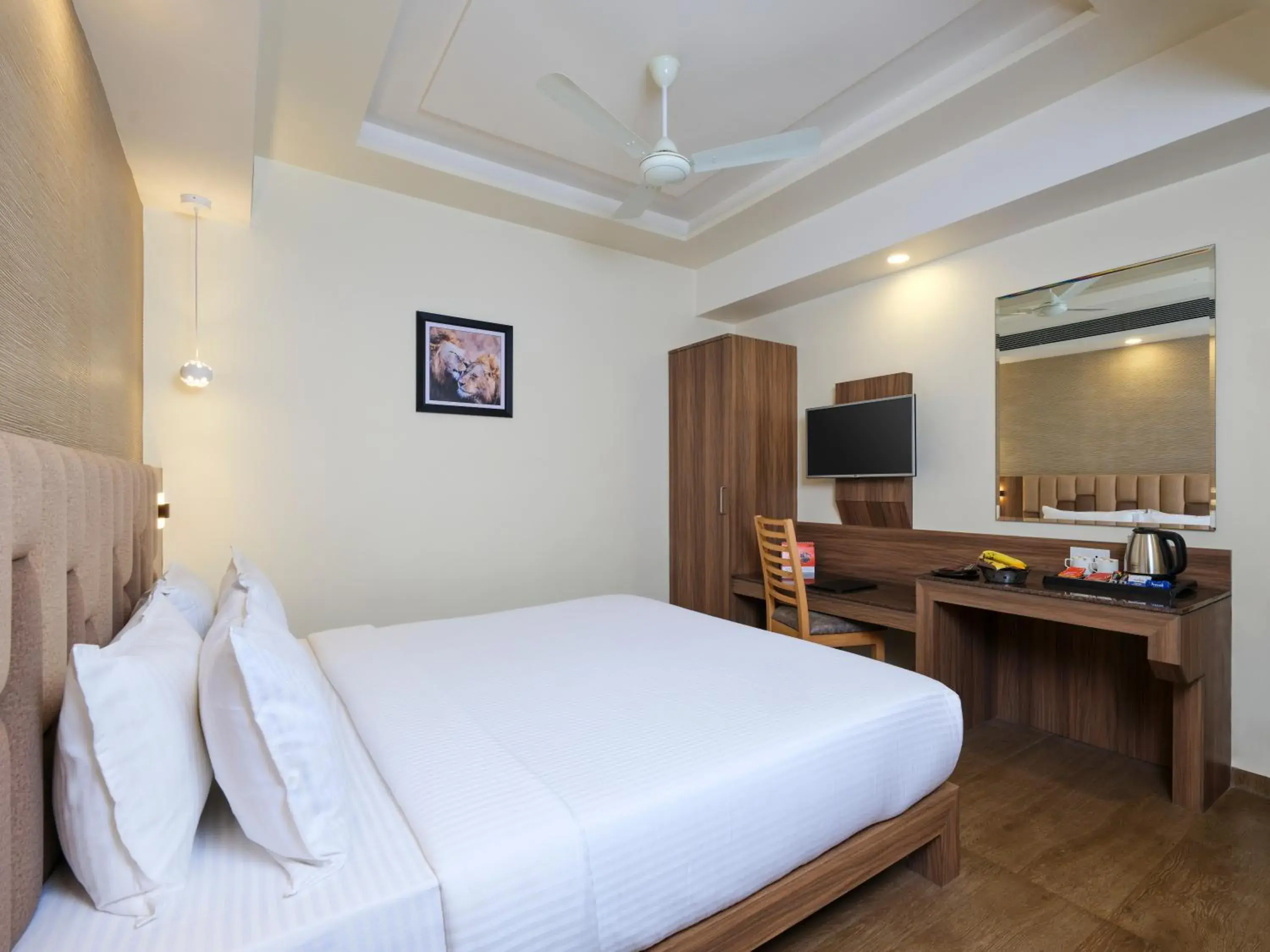 Property building, Bed in Pride Biznotel Sasan Gir Property building, Bed in Pride Biznotel Sasan Gir