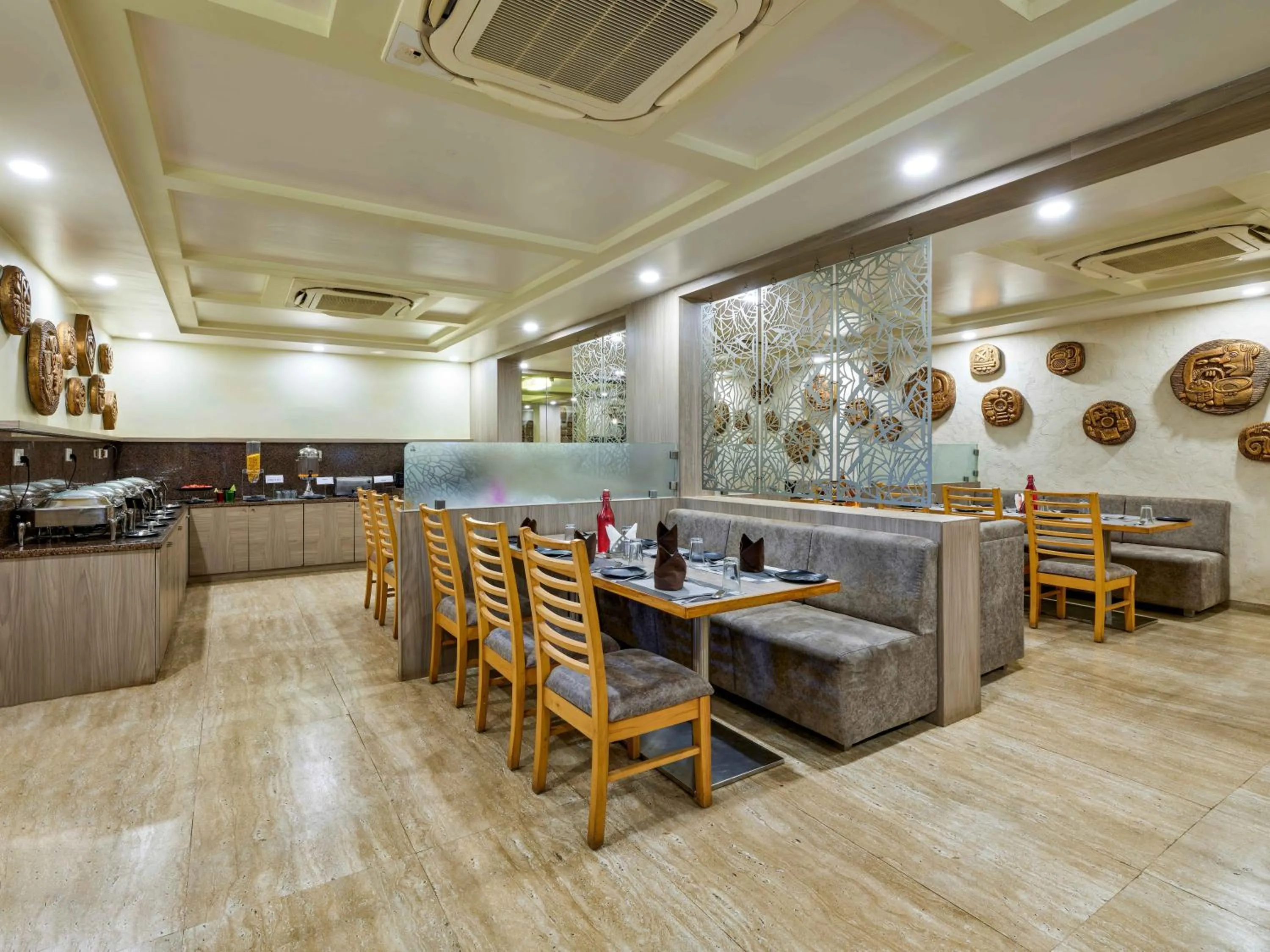 Restaurant/places to eat in Pride Biznotel Sasan Gir