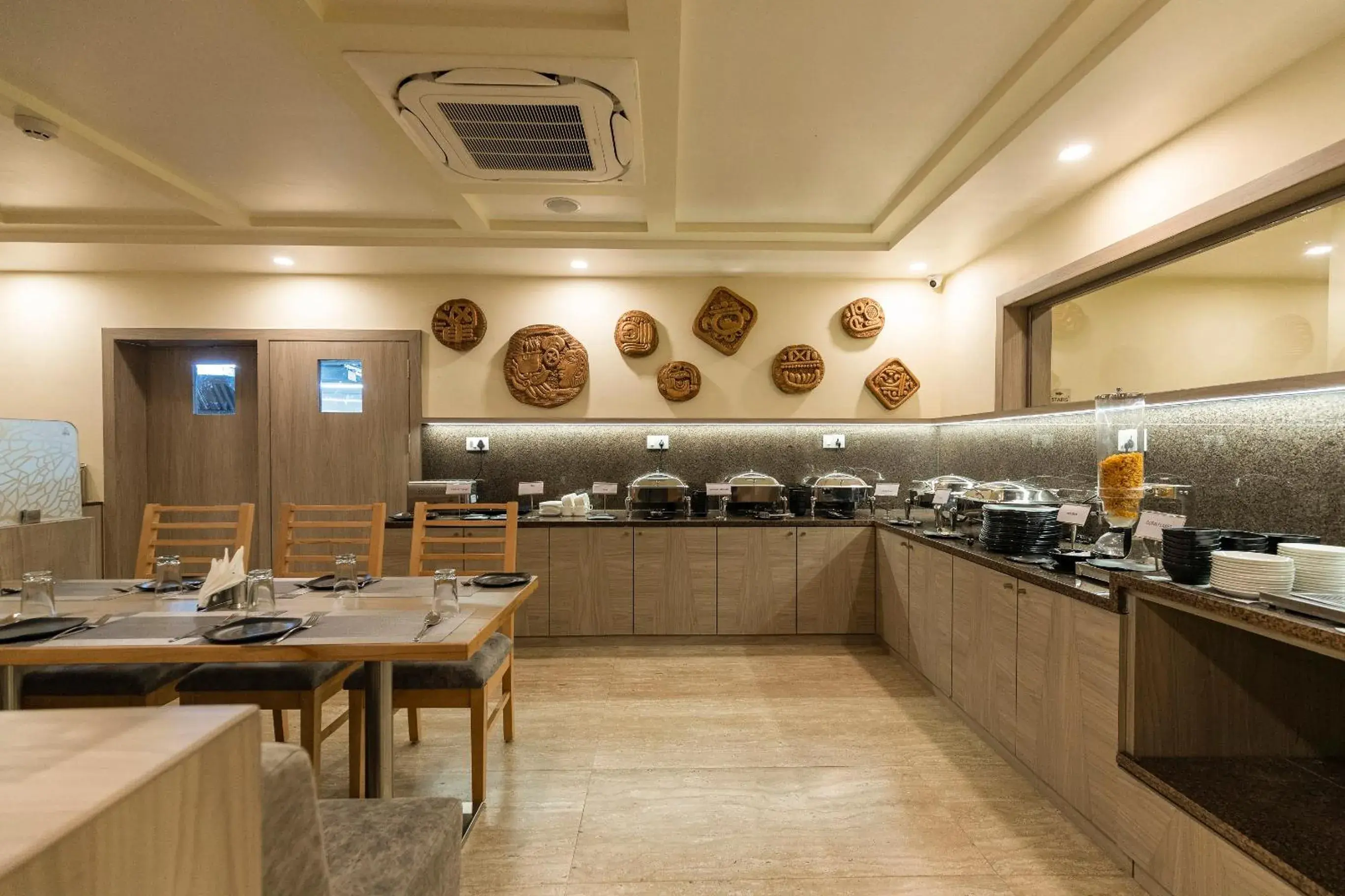 Restaurant/places to eat in Pride Biznotel Sasan Gir Restaurant/places to eat in Pride Biznotel Sasan Gir