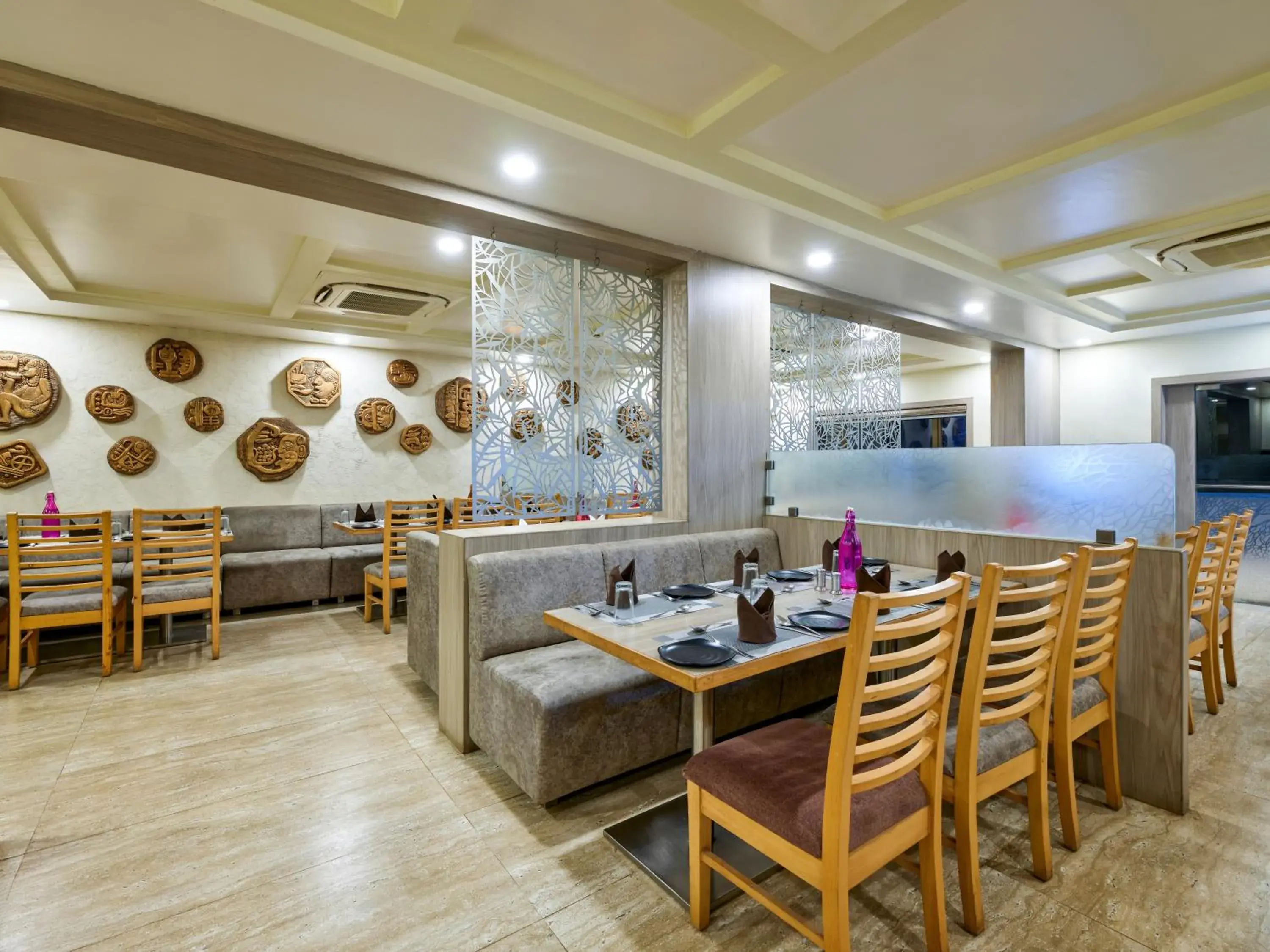 Restaurant/places to eat in Pride Biznotel Sasan Gir Restaurant/places to eat in Pride Biznotel Sasan Gir