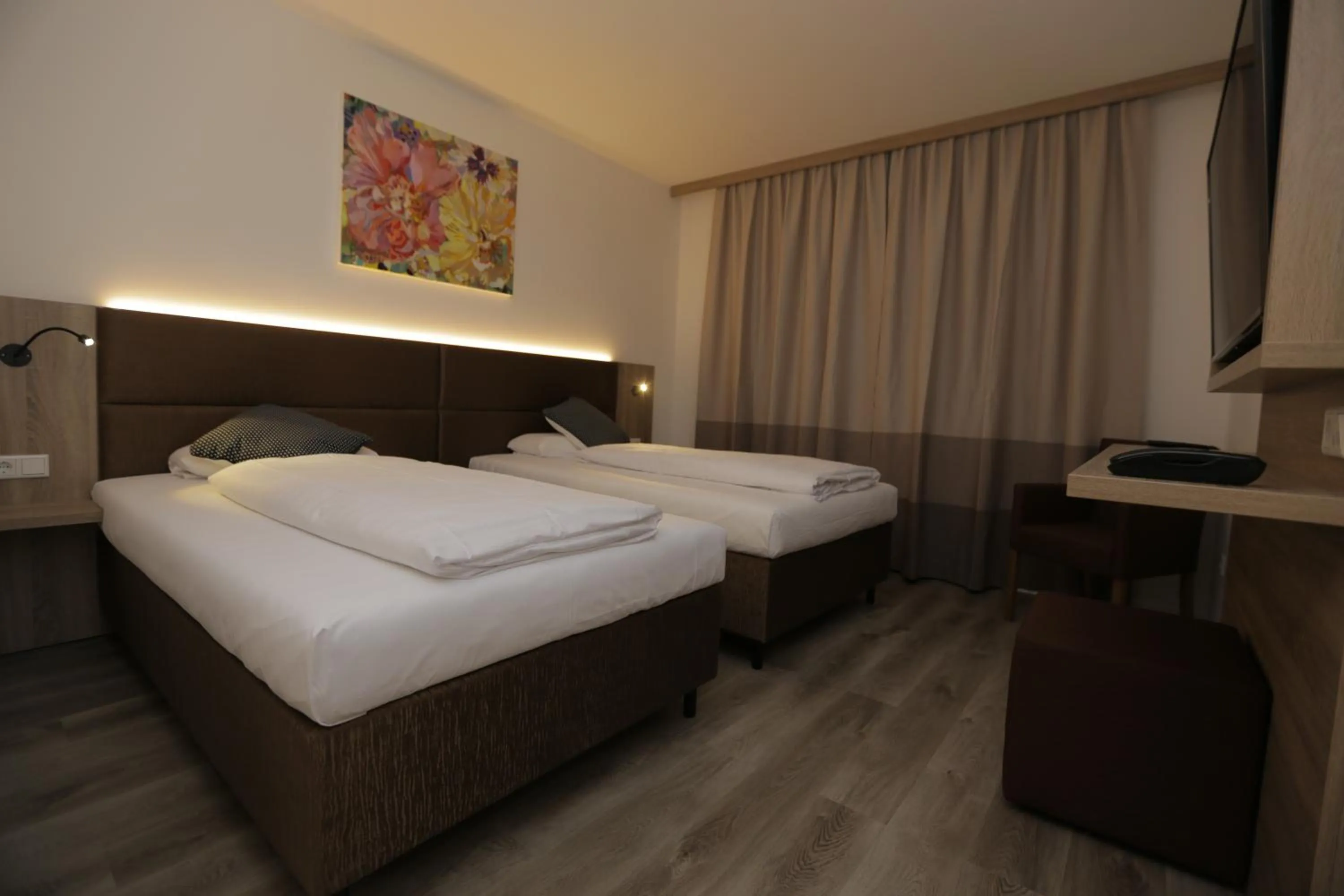 Bed in Galeria Airport Hotel