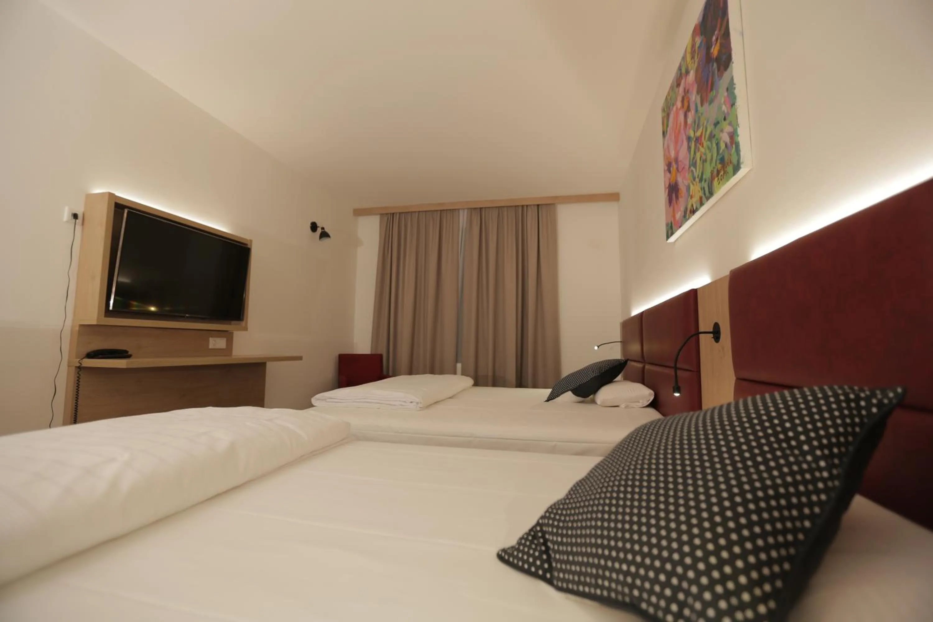 Bed in Galeria Airport Hotel