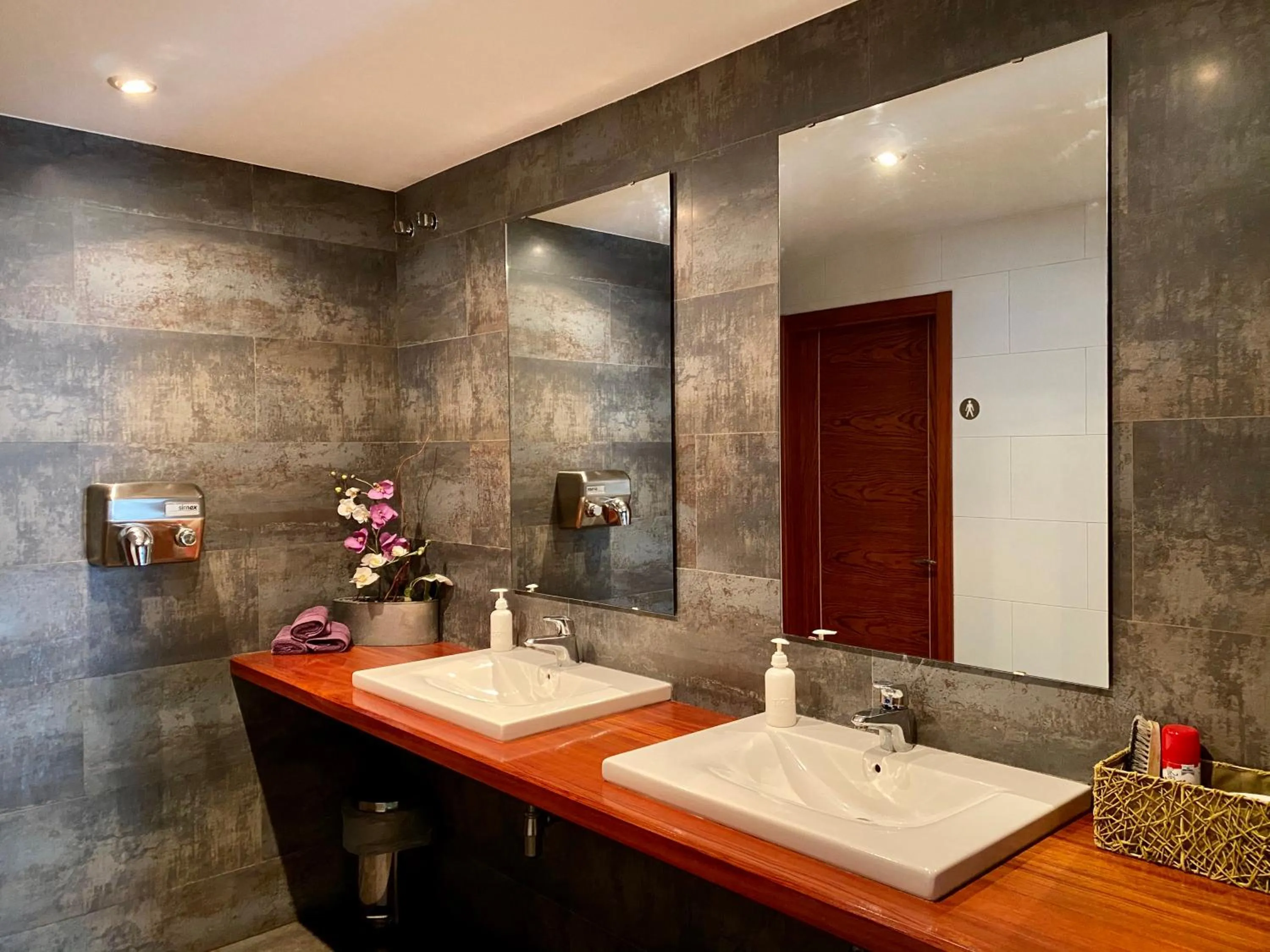 Restaurant/places to eat in Hostal Bonavista