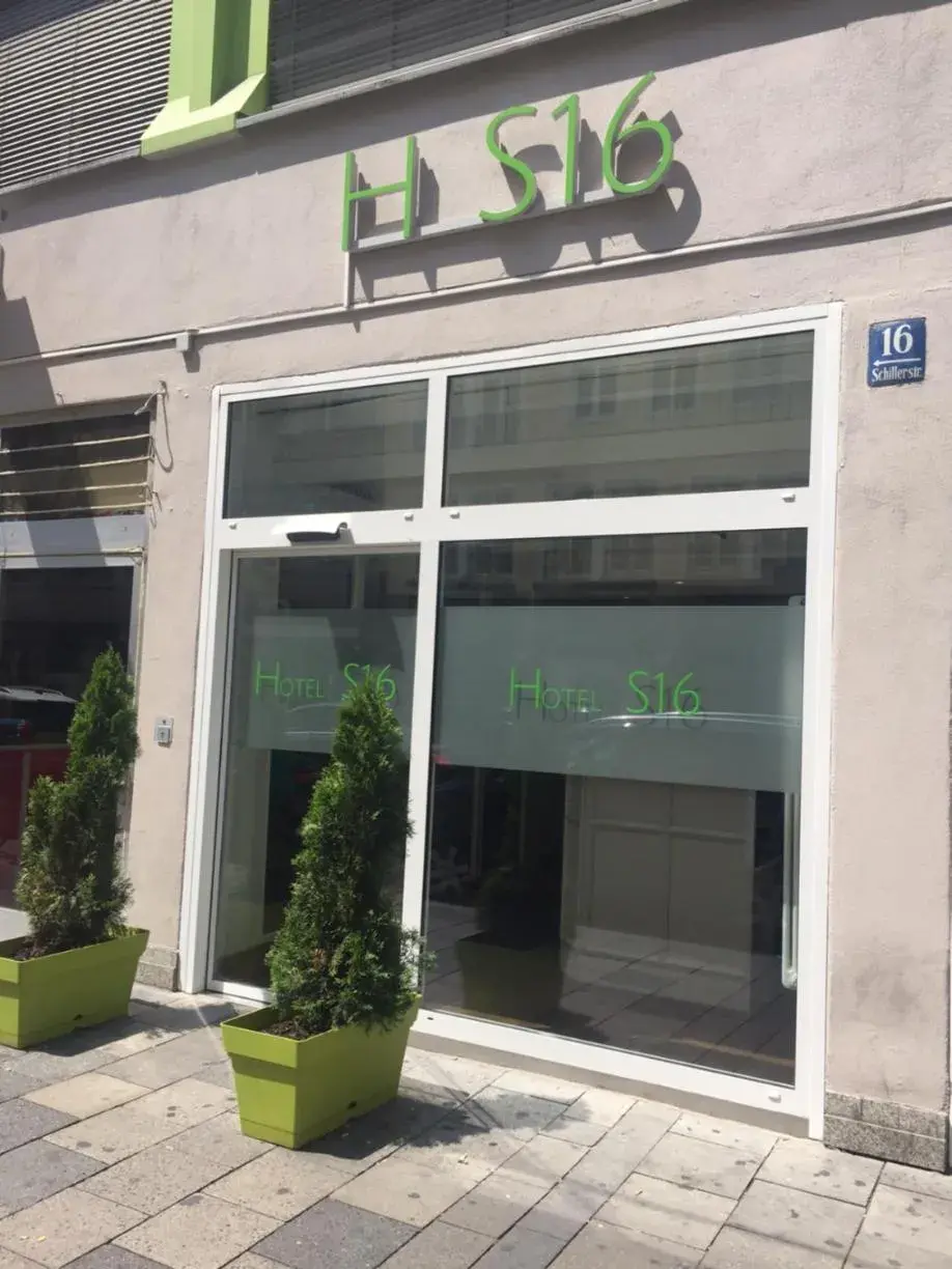 Facade/entrance in Hotel S16 Facade/entrance in Hotel S16