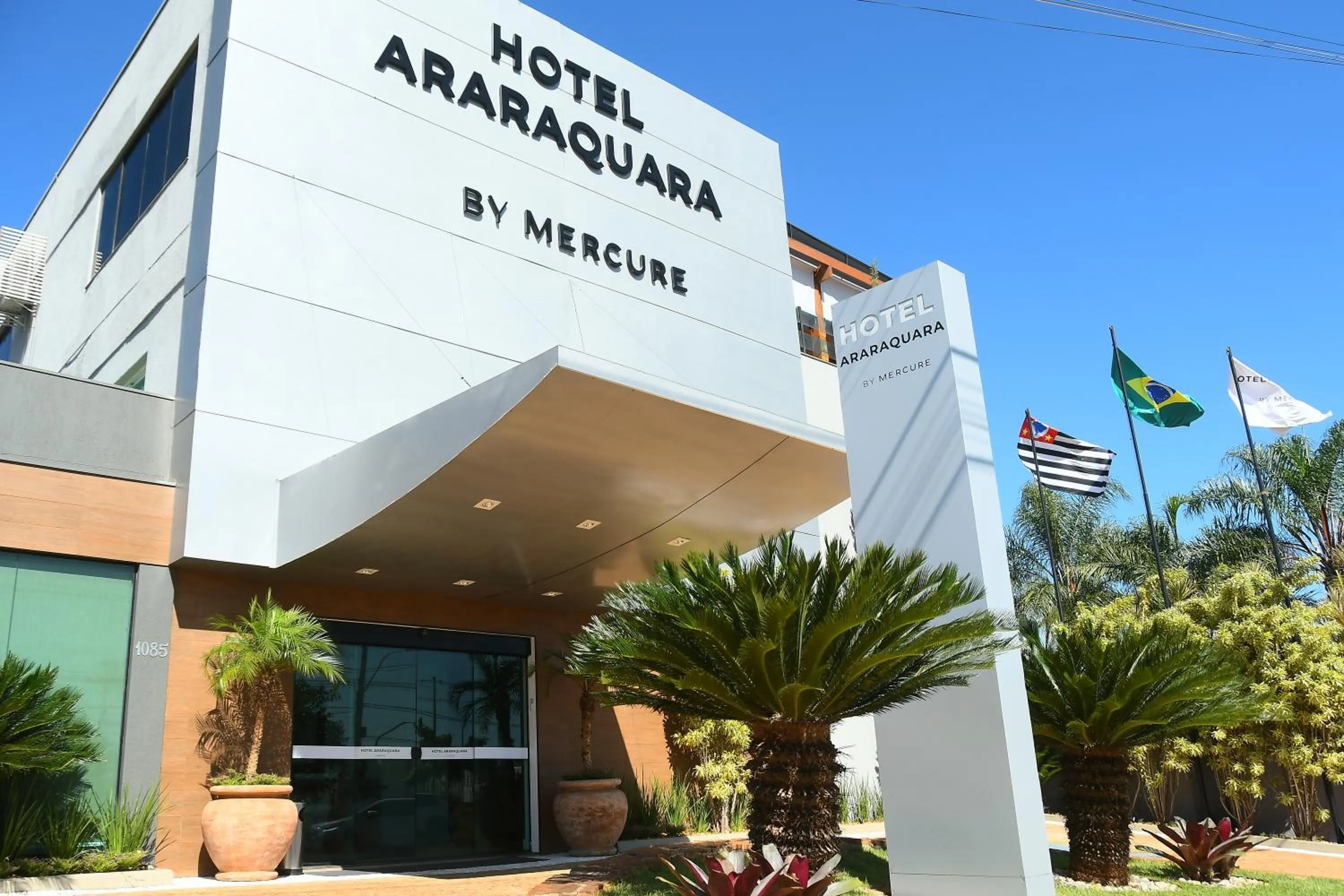 Facade/entrance in Hotel Araraquara By Mercure