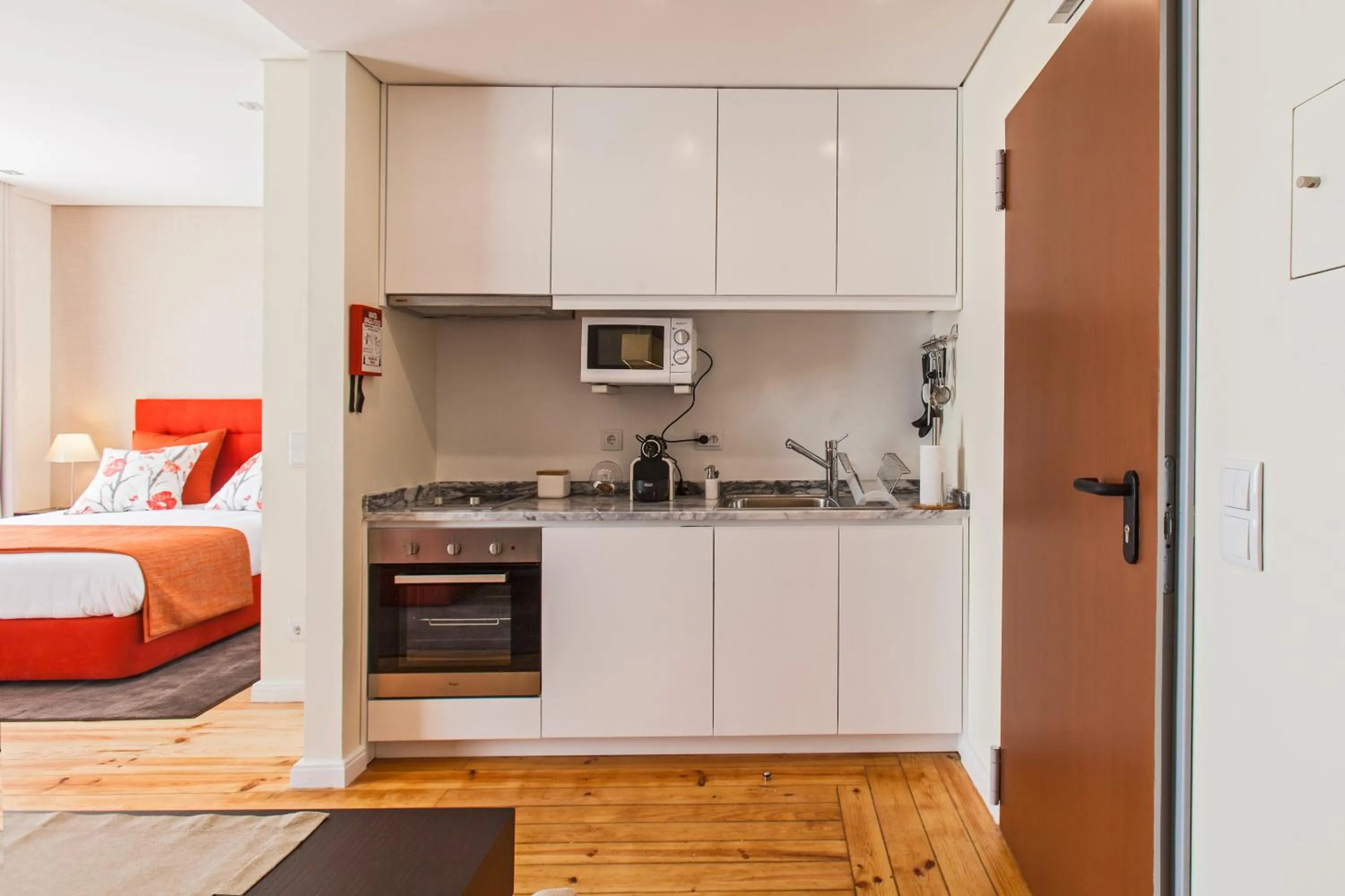 Kitchen or kitchenette, Bed in Casas do Porto - Ribeira Apartments
