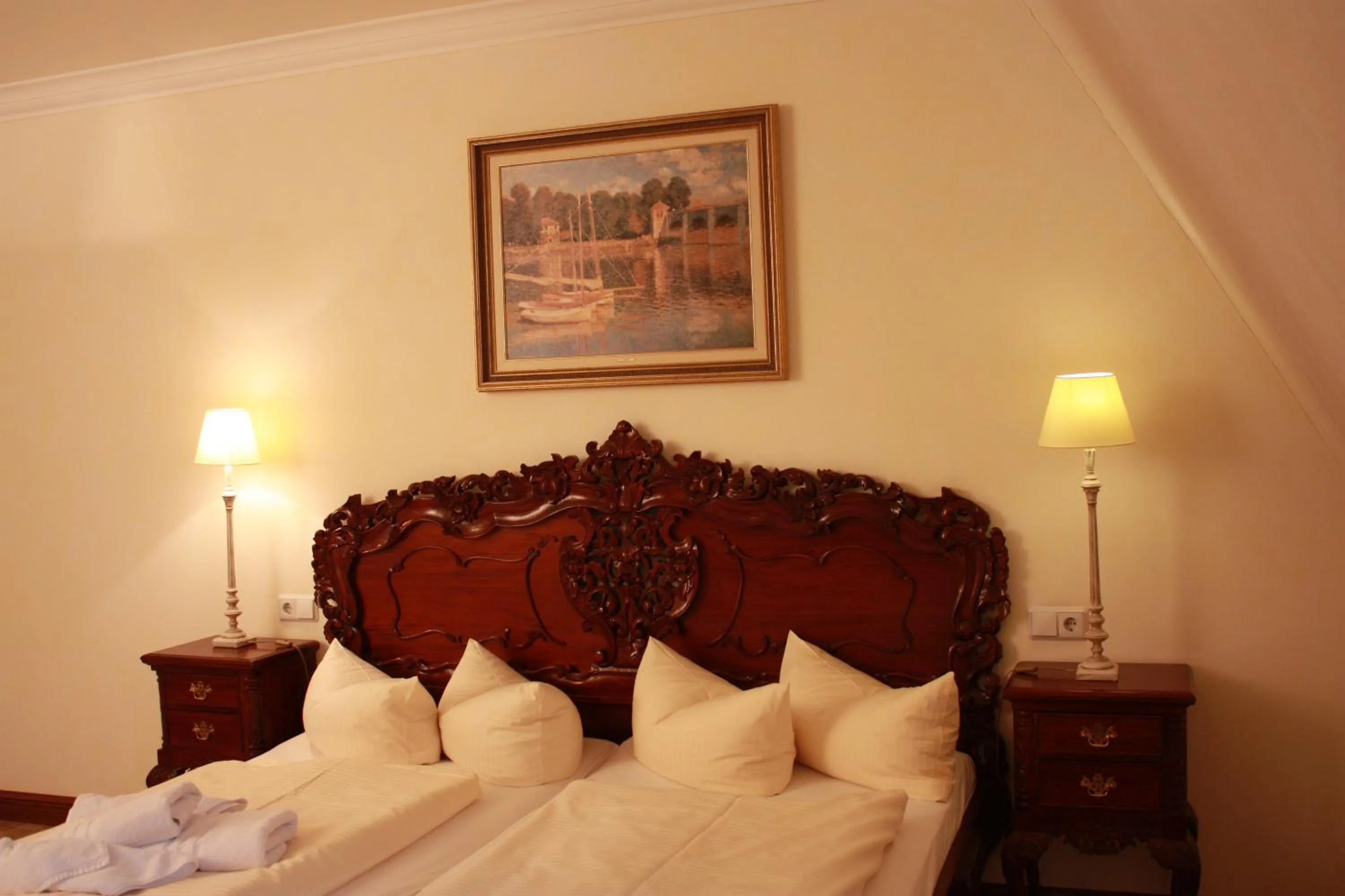 Bed in Schlosshotel zum Markgrafen