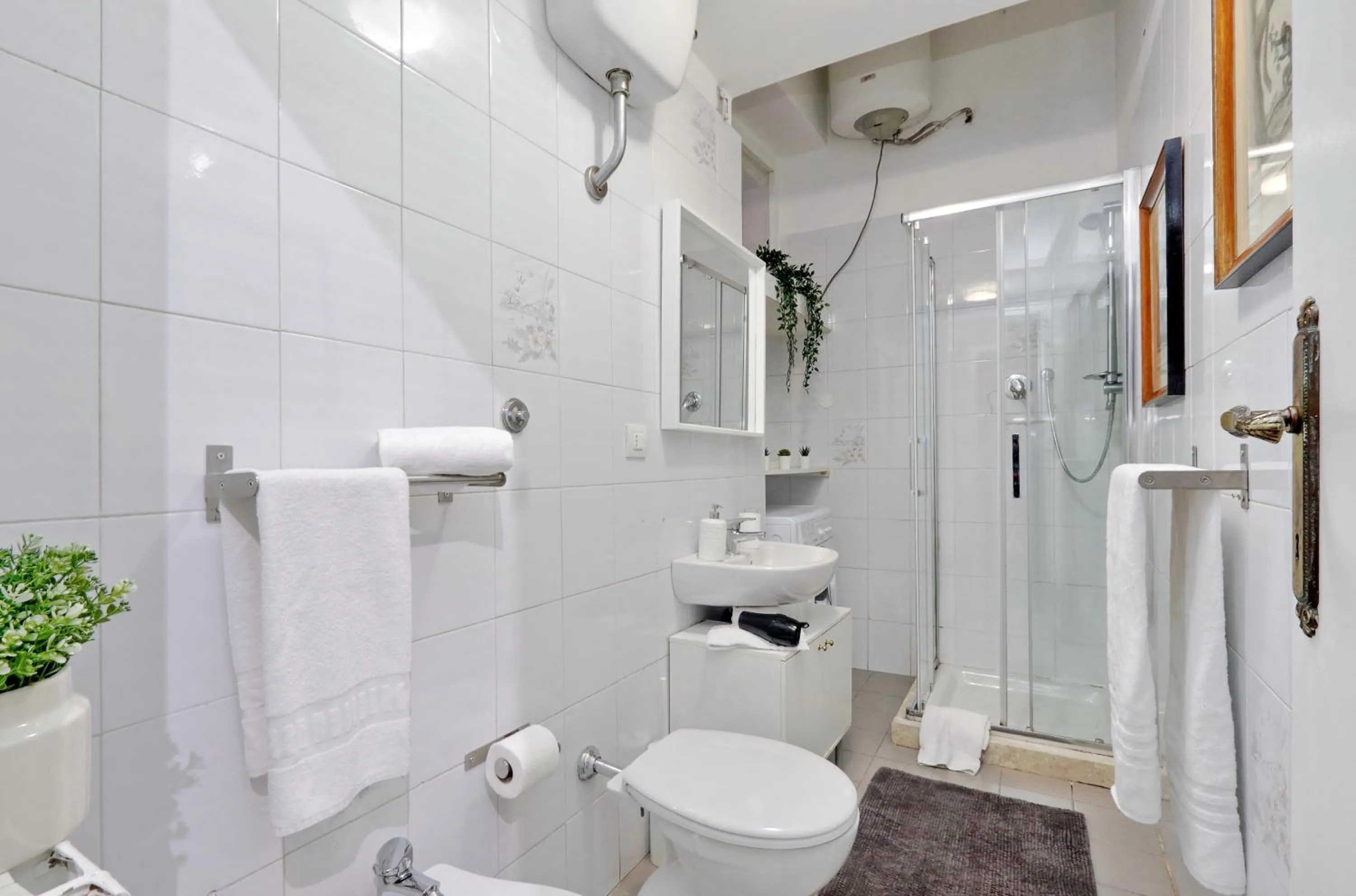 Shower in Urbana Delicious Flat