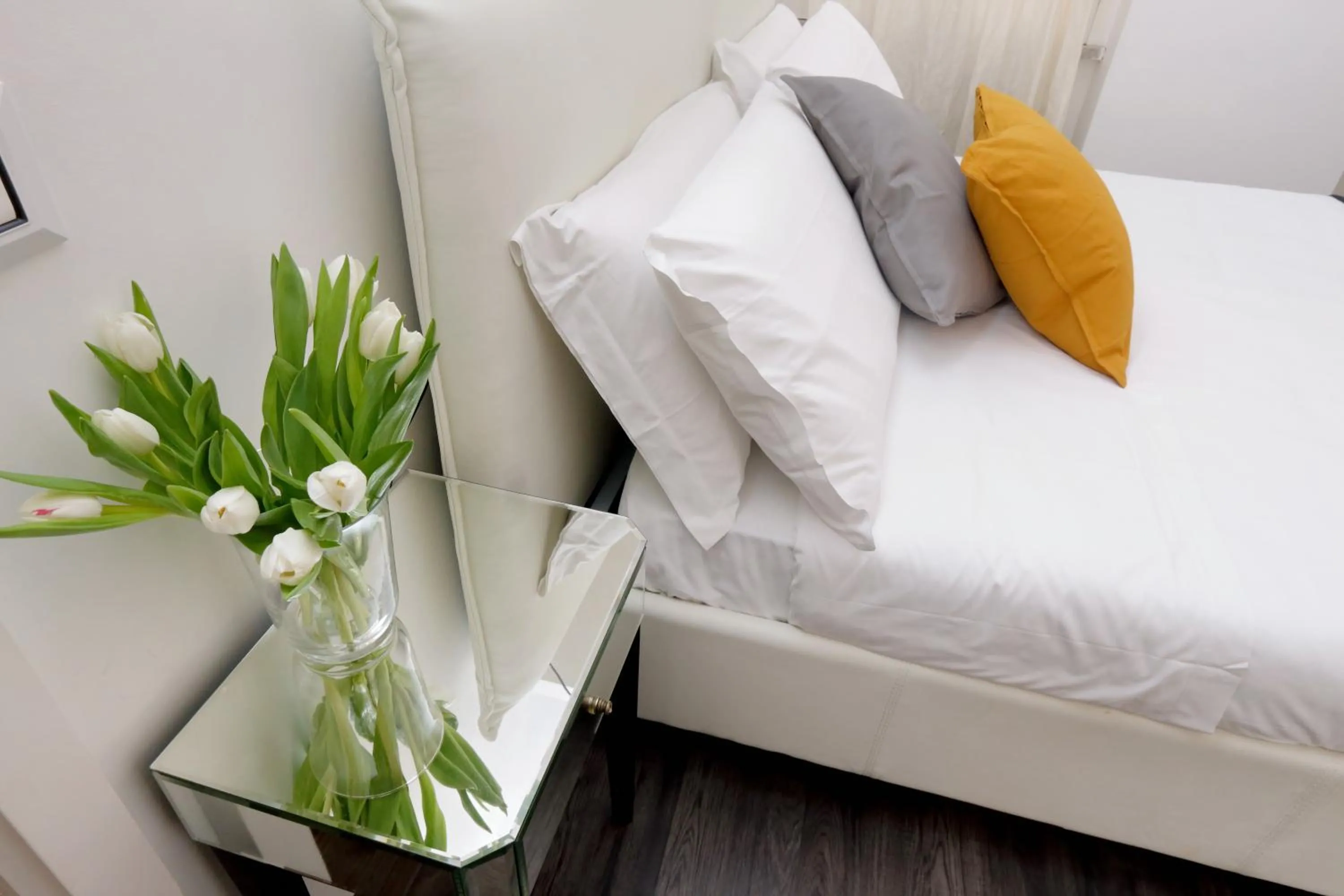 Decorative detail, Bed in Urbana Delicious Flat