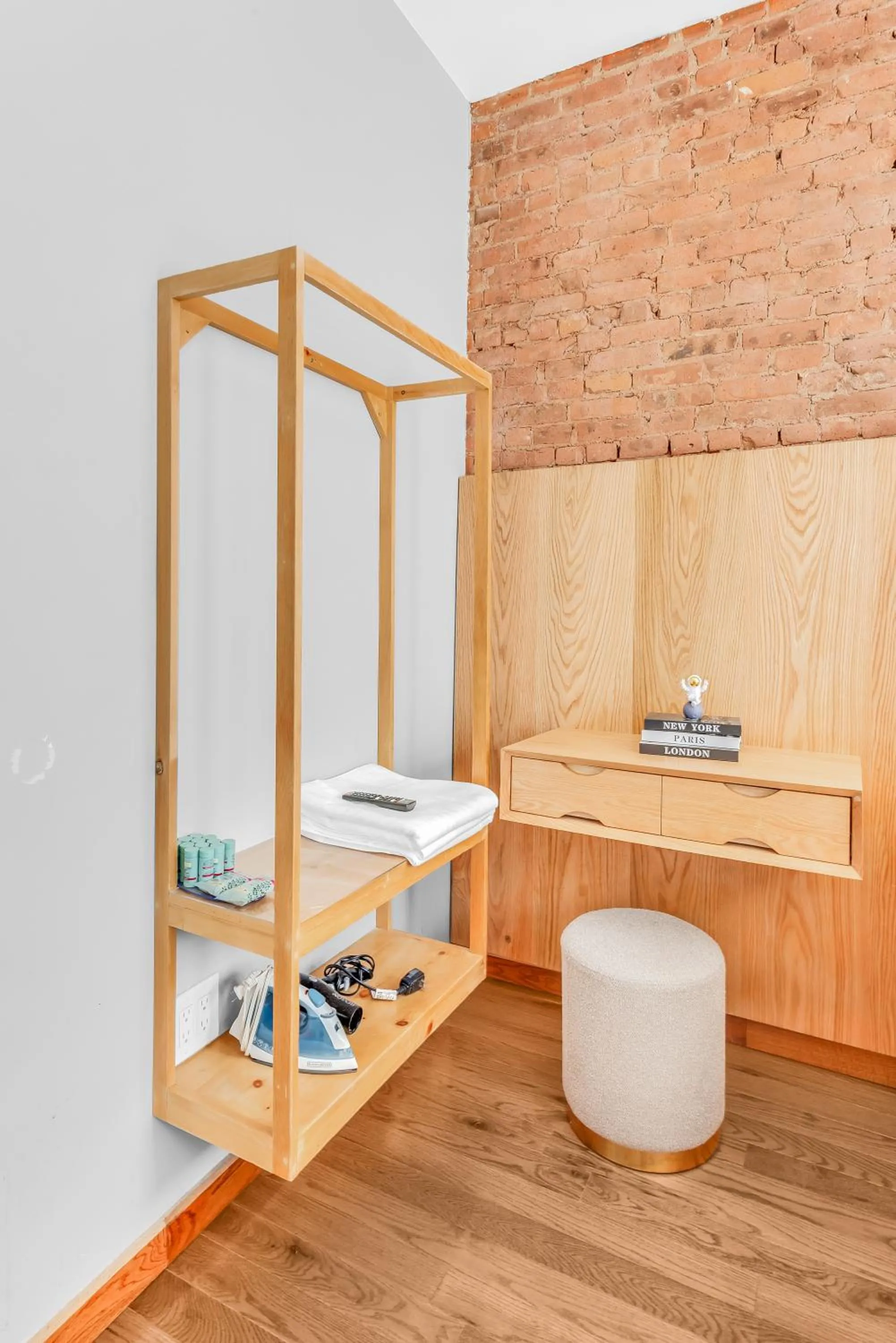 wardrobe in Morris Guest House