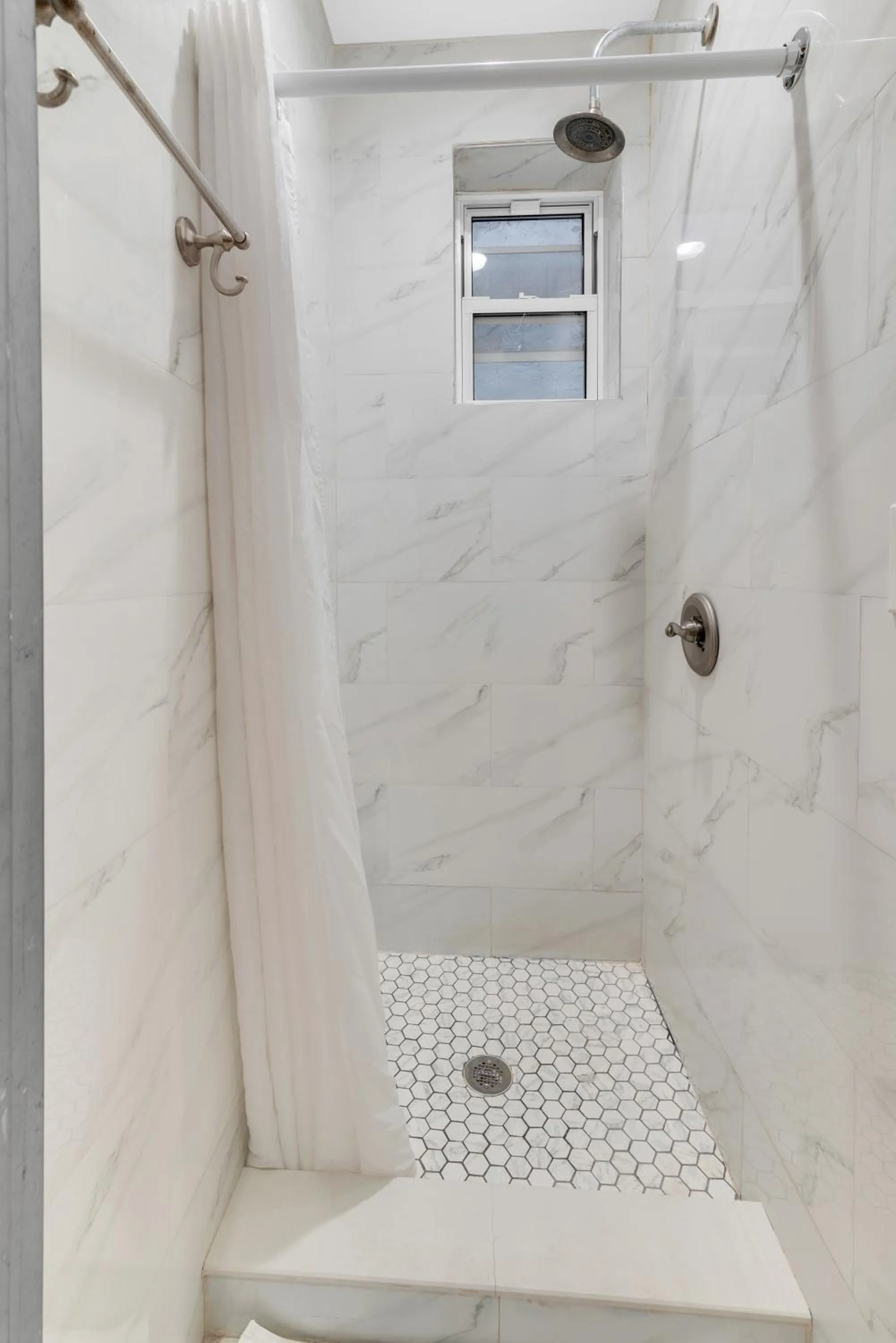 Shower in Morris Guest House