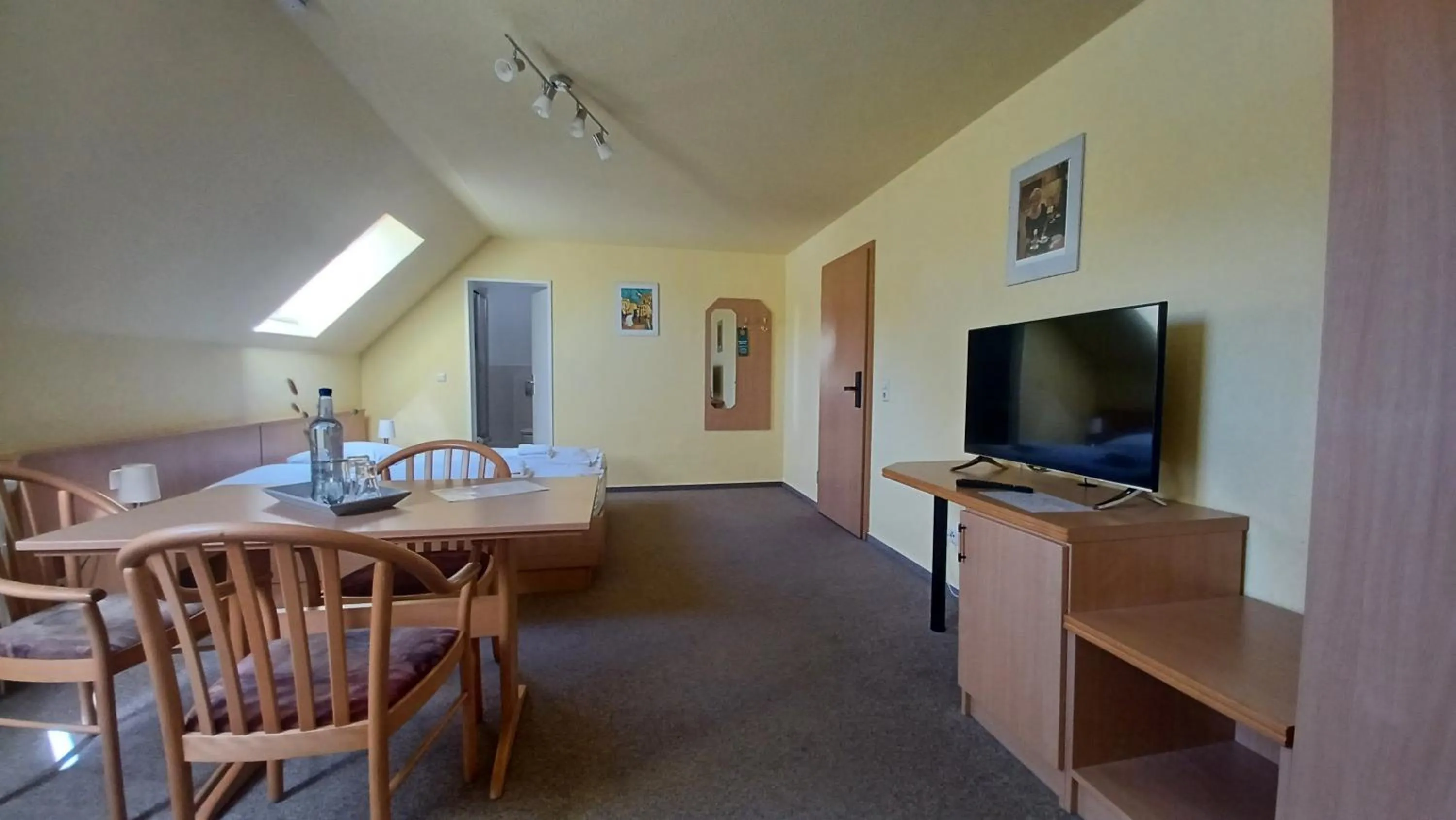 Photo of the whole room in Haus Waldesruh