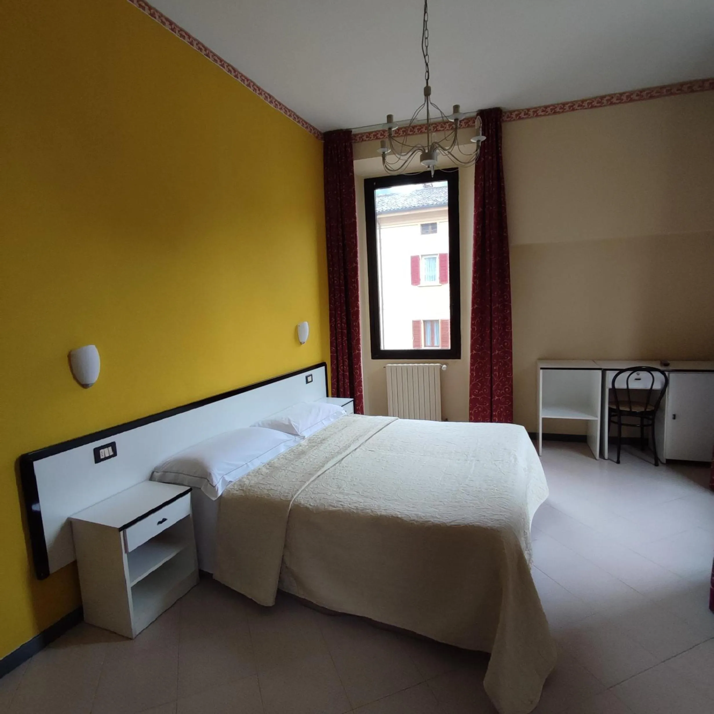 Bedroom, Bed in Hotel Italia
