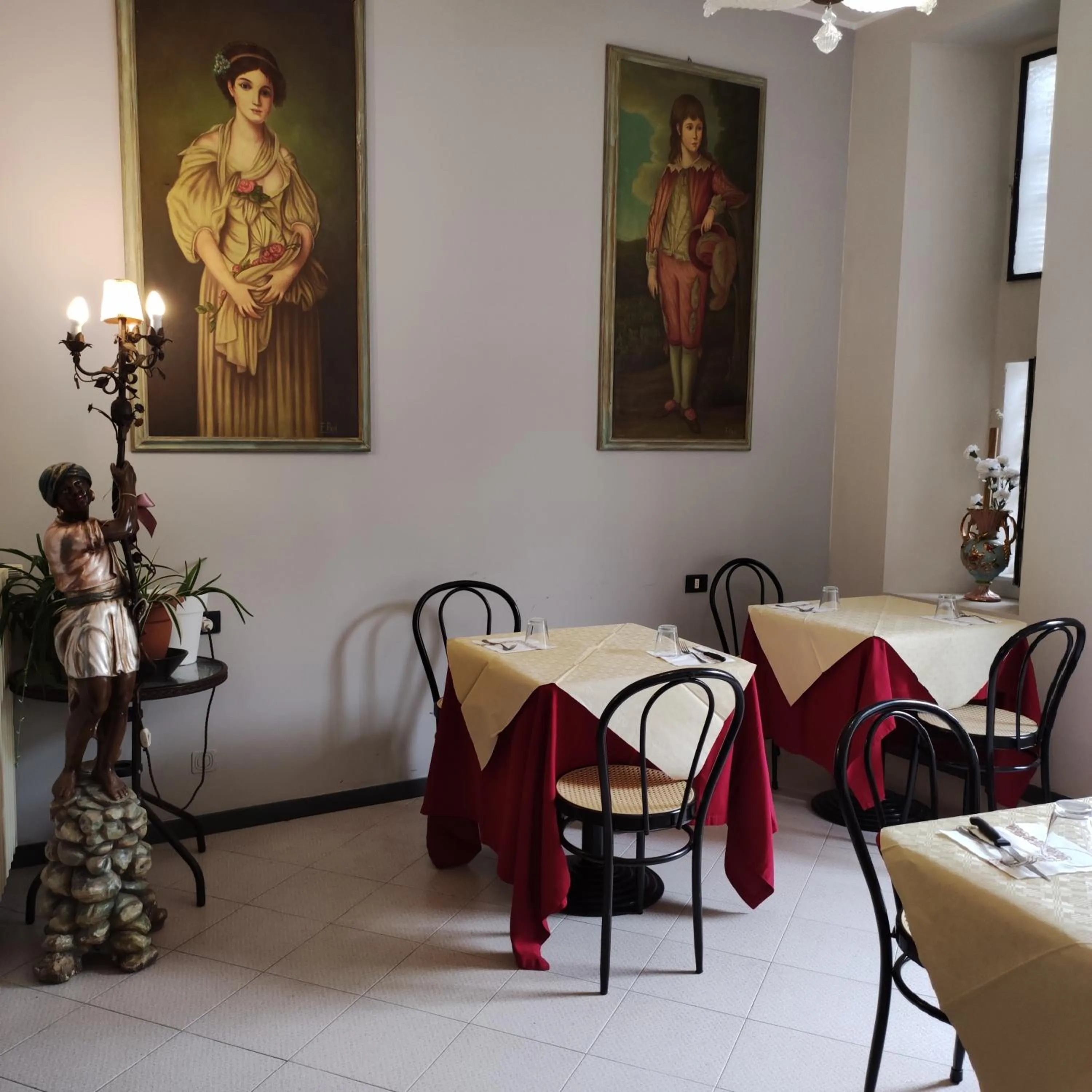 Restaurant/places to eat in Hotel Italia