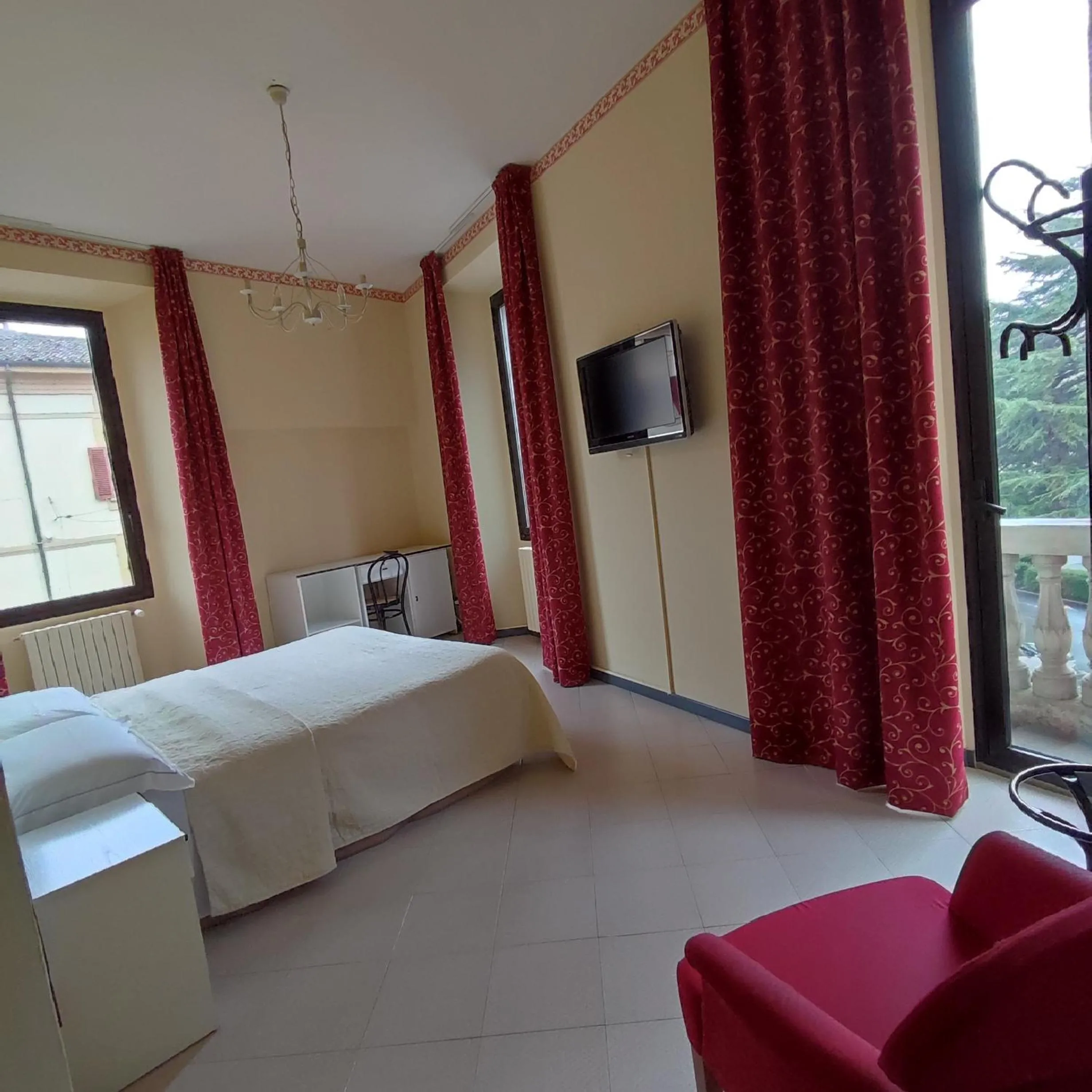 Bed in Hotel Italia
