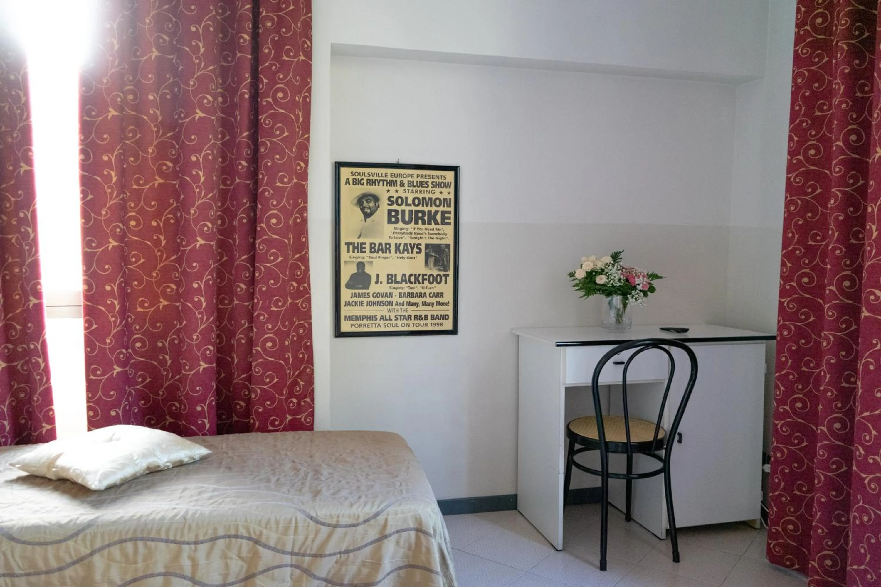 Bed in Hotel Italia