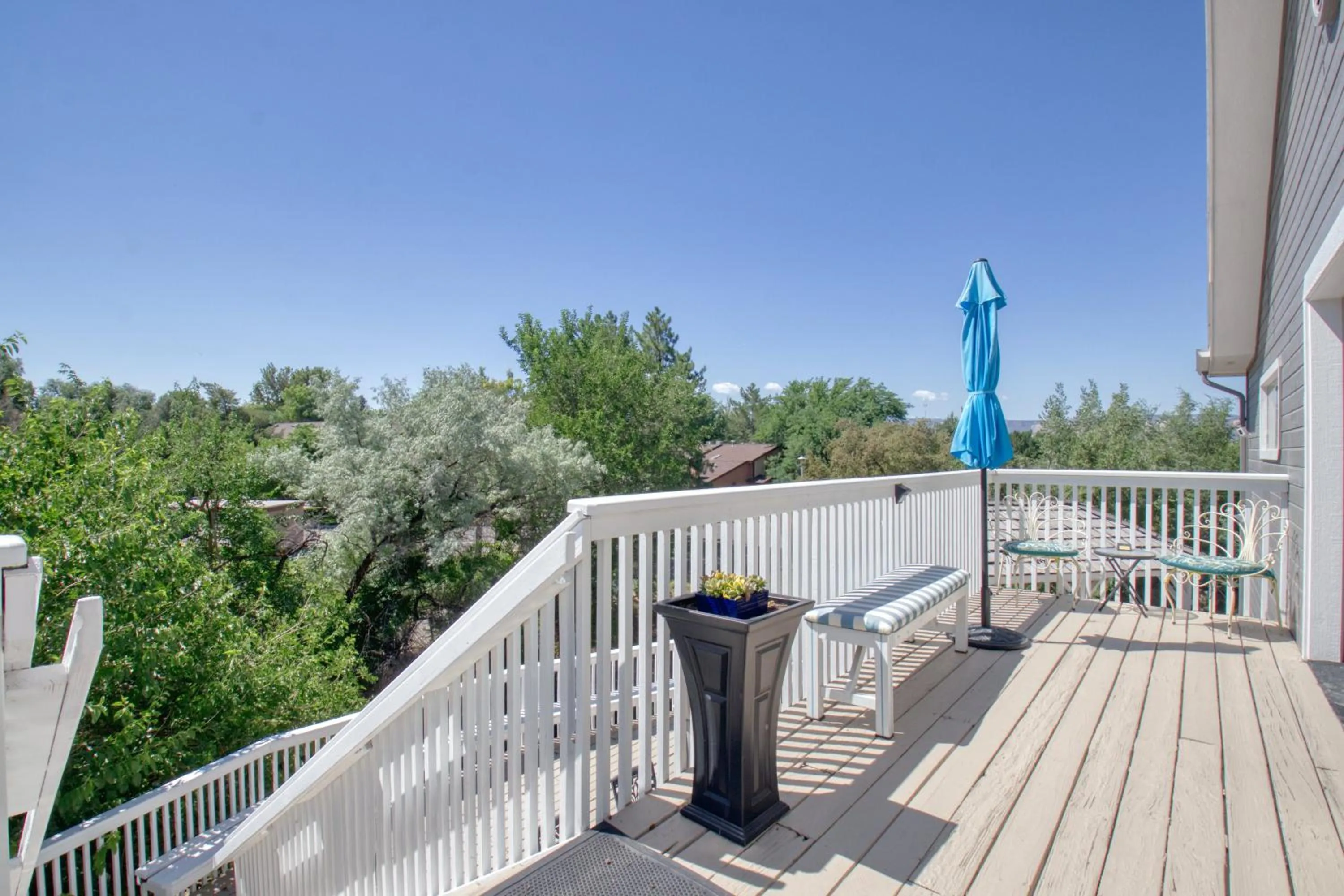 Property building in Castle Creek Manor