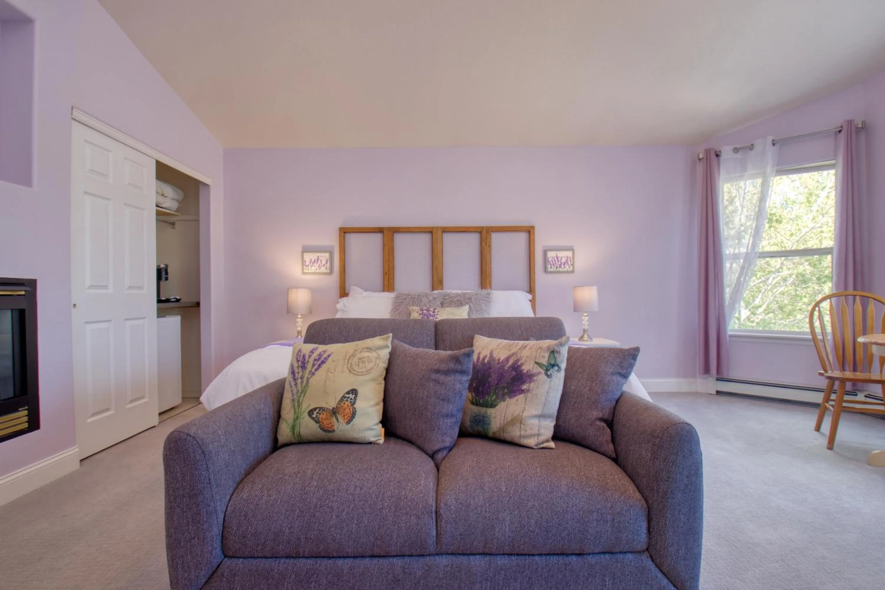 Property building, Bed in Castle Creek Manor