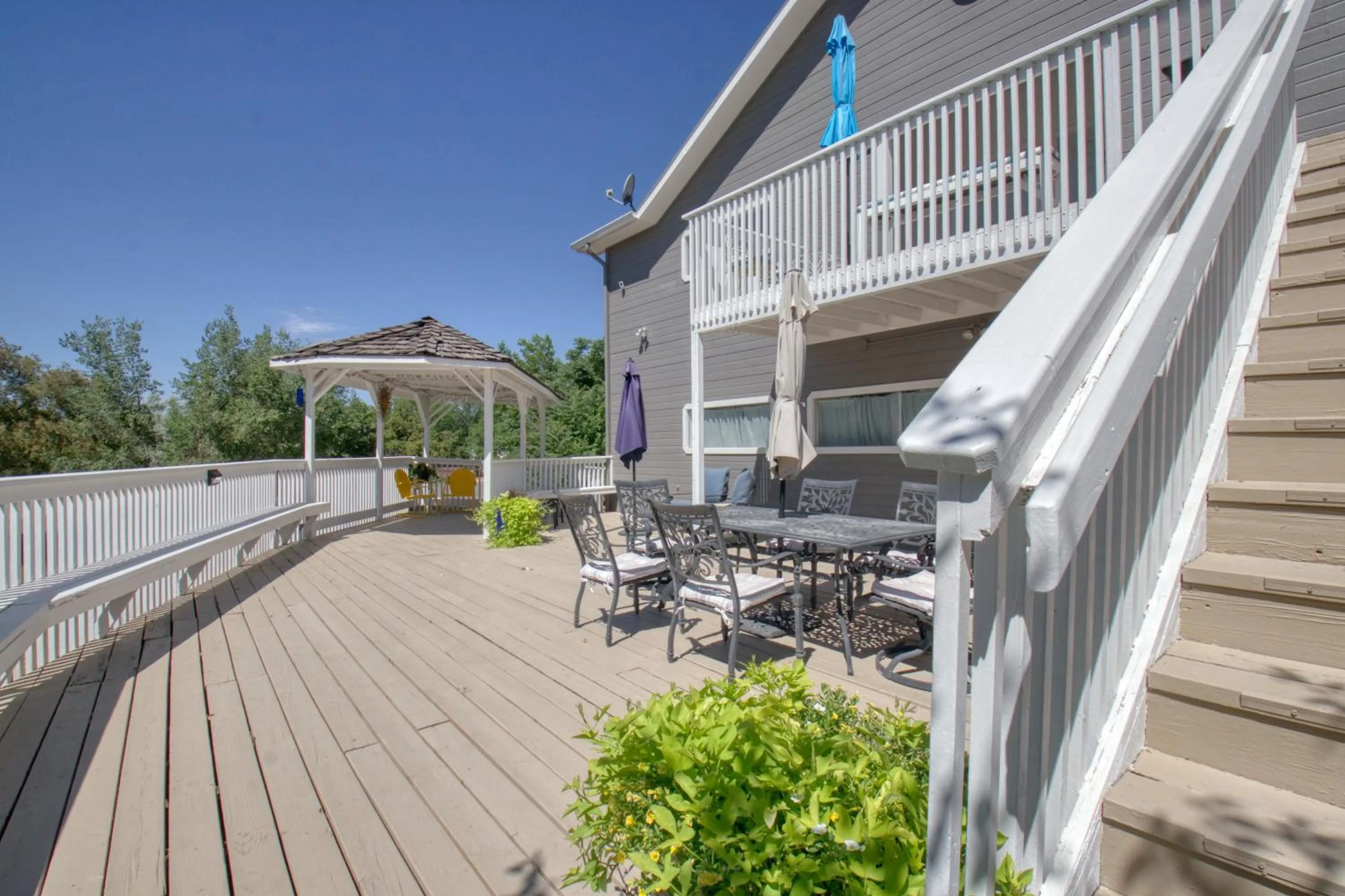 Property building in Castle Creek Manor