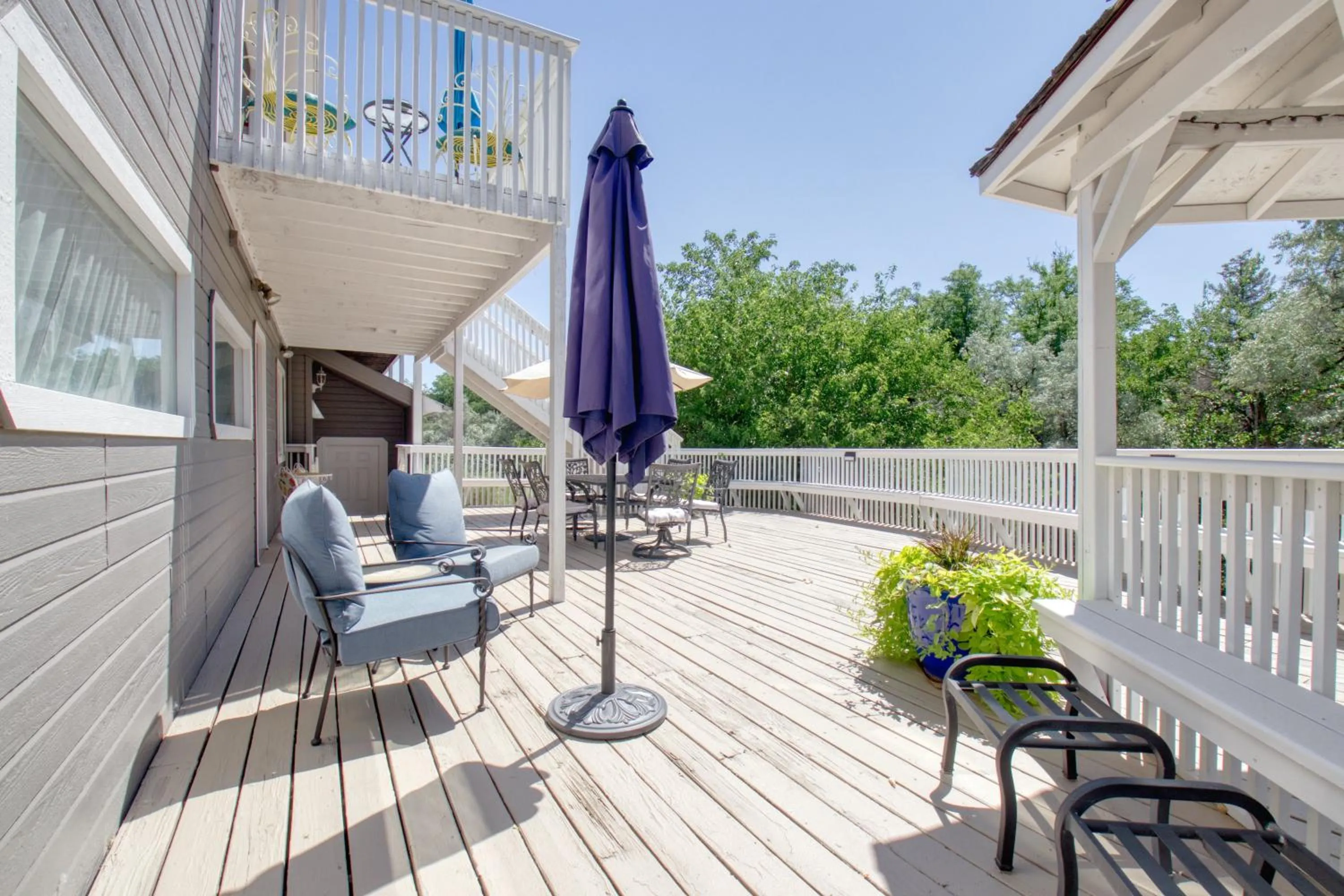 Property building in Castle Creek Manor