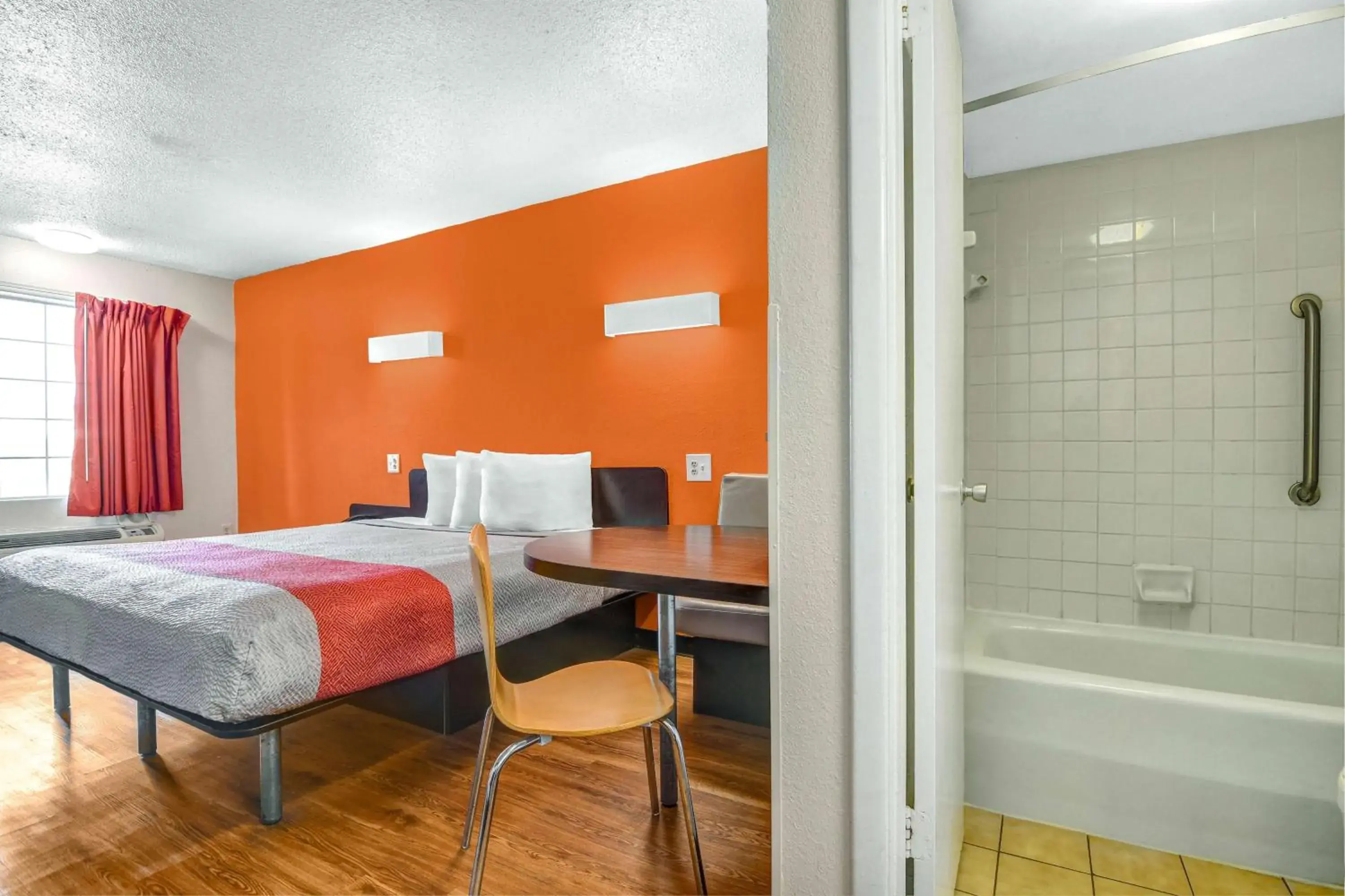 Bathroom, Bed in Motel 6-Calhoun, GA