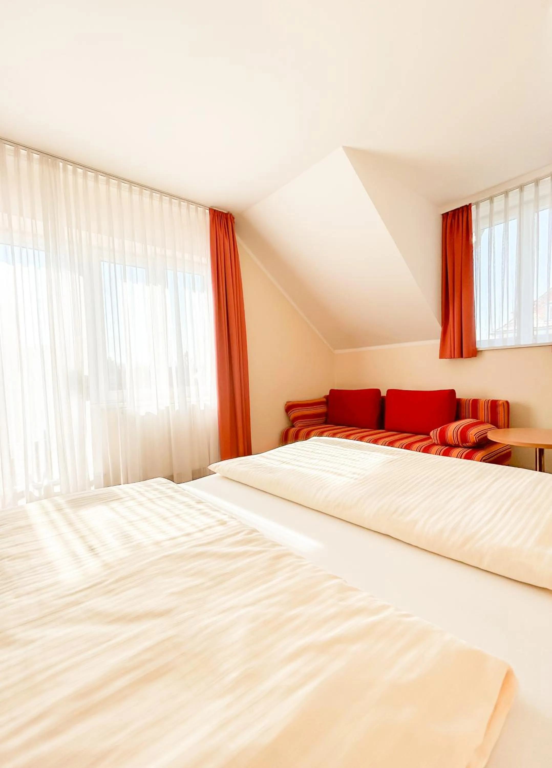 Bed in Hotel Kriemhild am Hirschgarten