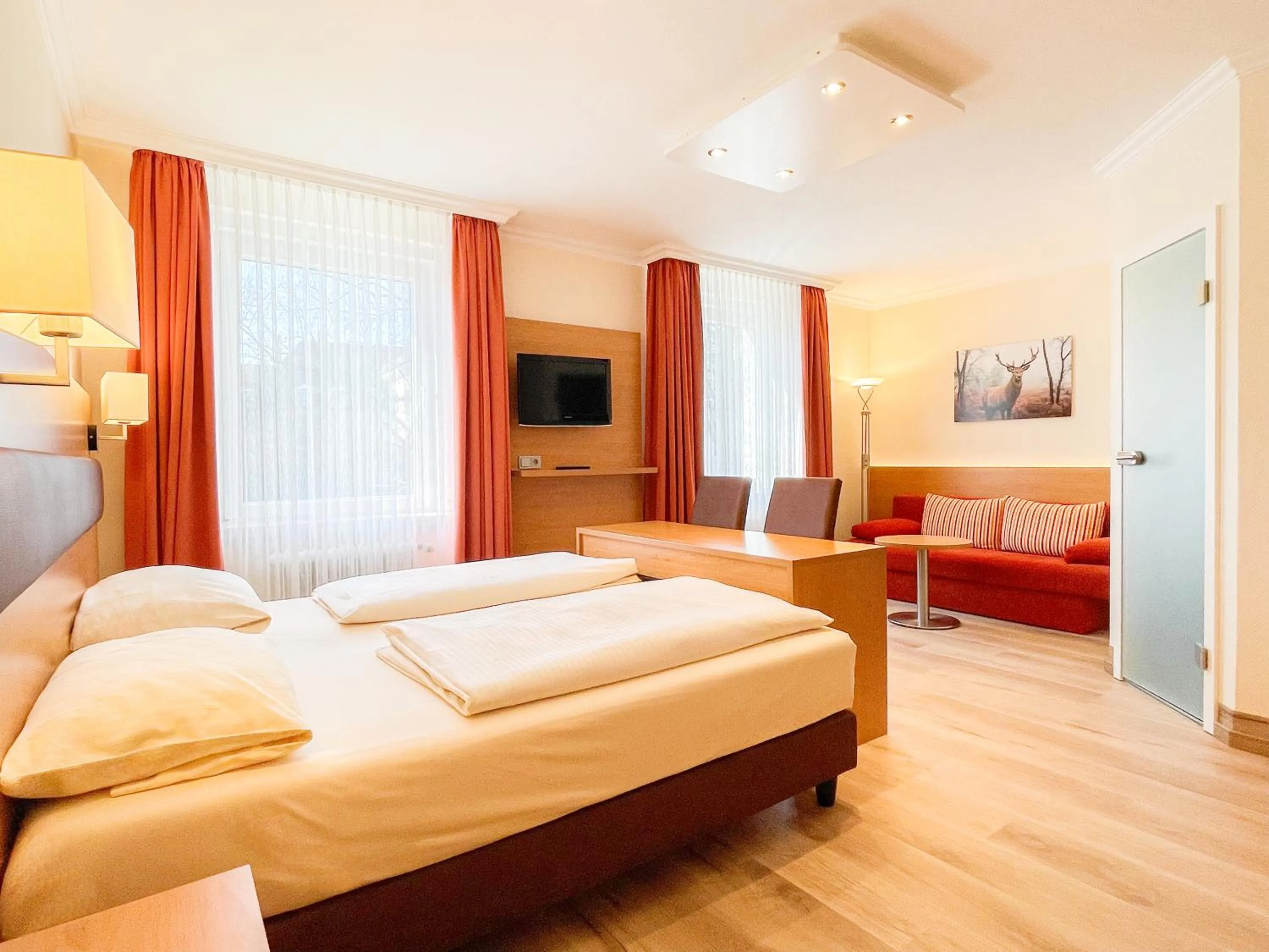 Bed in Hotel Kriemhild am Hirschgarten