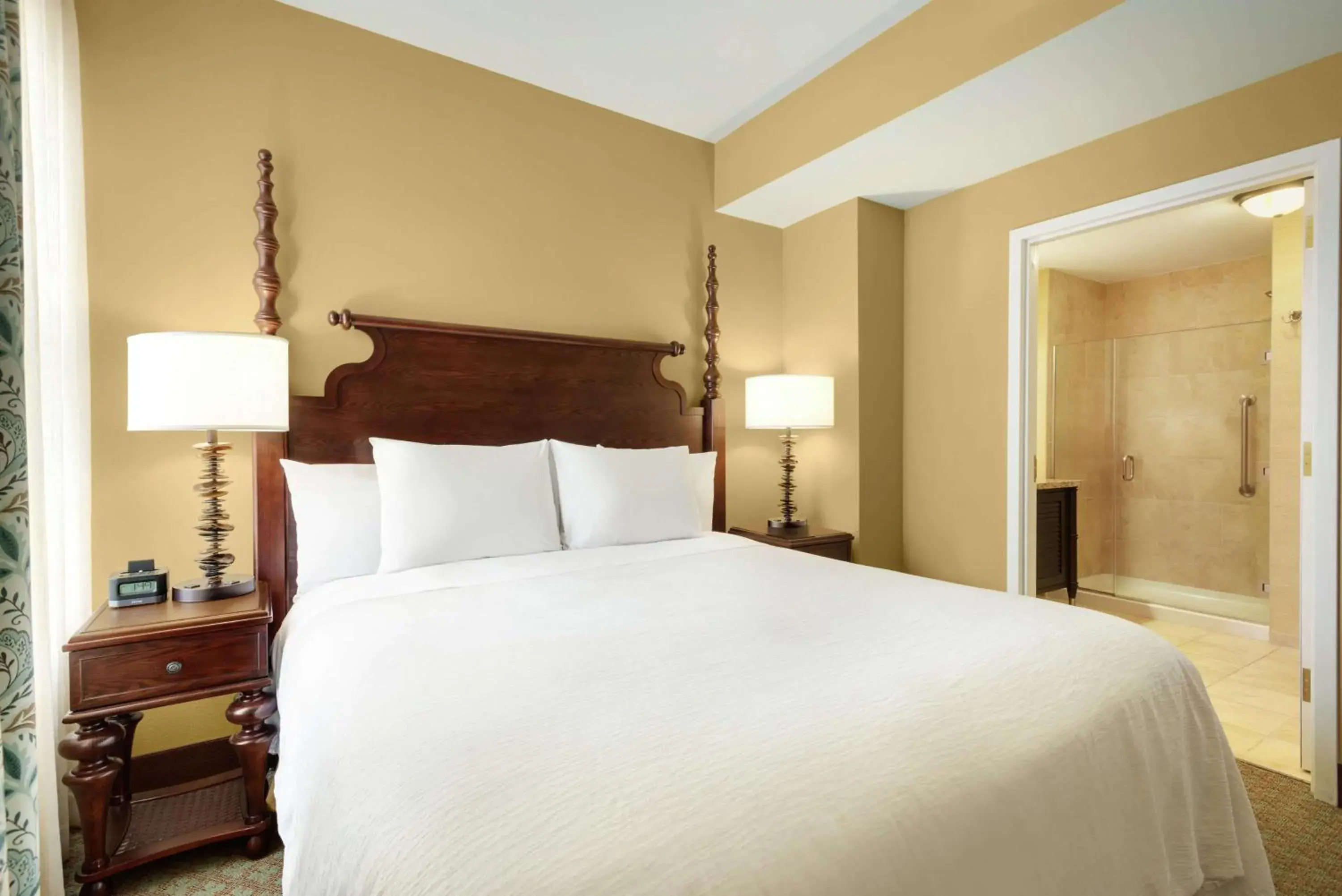 Bed in Embassy Suites Savannah Historic District Bed in Embassy Suites Savannah Historic District