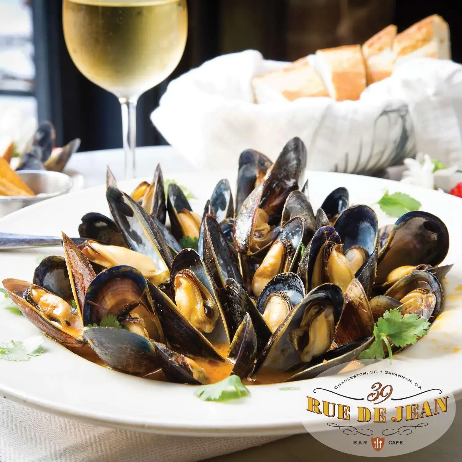 Restaurant/places to eat in Embassy Suites Savannah Historic District Restaurant/places to eat in Embassy Suites Savannah Historic District