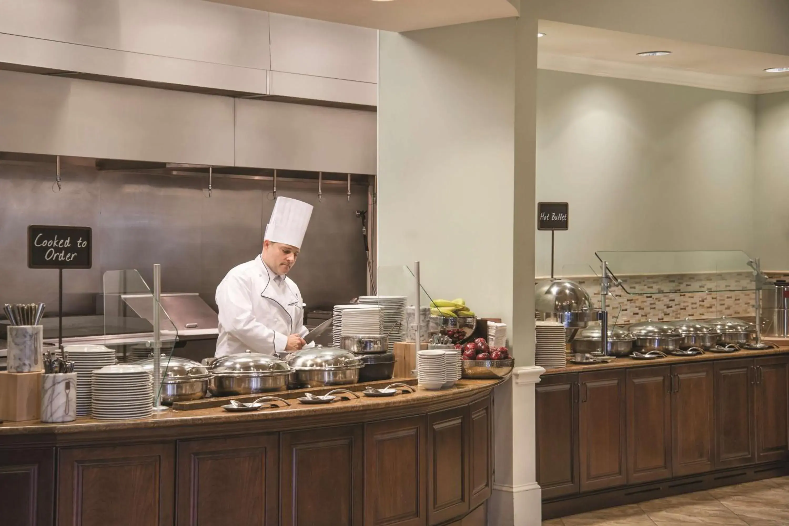 Restaurant/places to eat in Embassy Suites Savannah Historic District Restaurant/places to eat in Embassy Suites Savannah Historic District