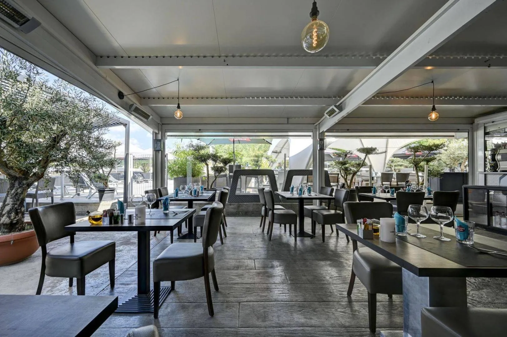 Restaurant/places to eat in Le Mas d'Estello