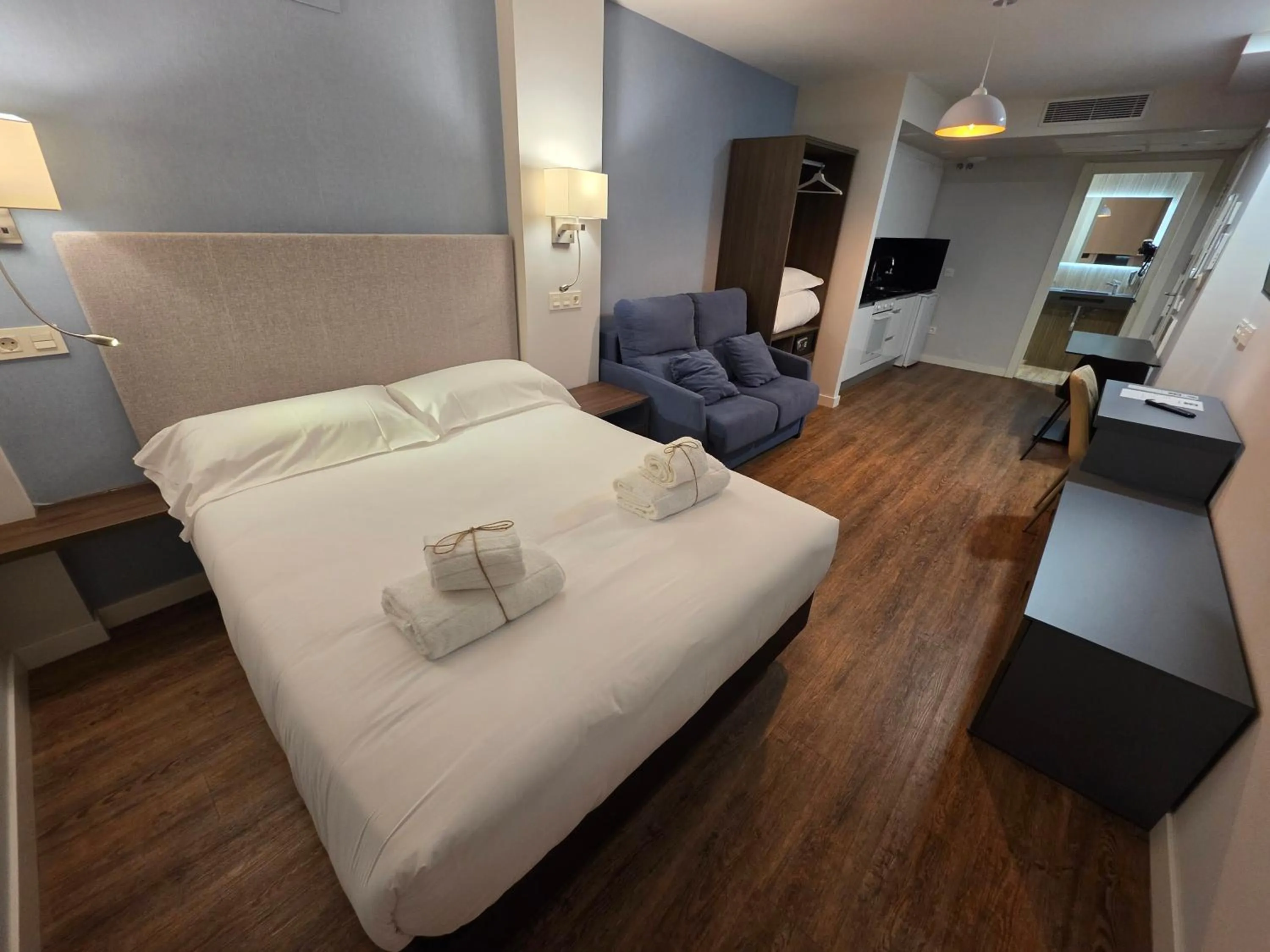 View (from property/room), Bed in Apartahotel Aranda Flex Living