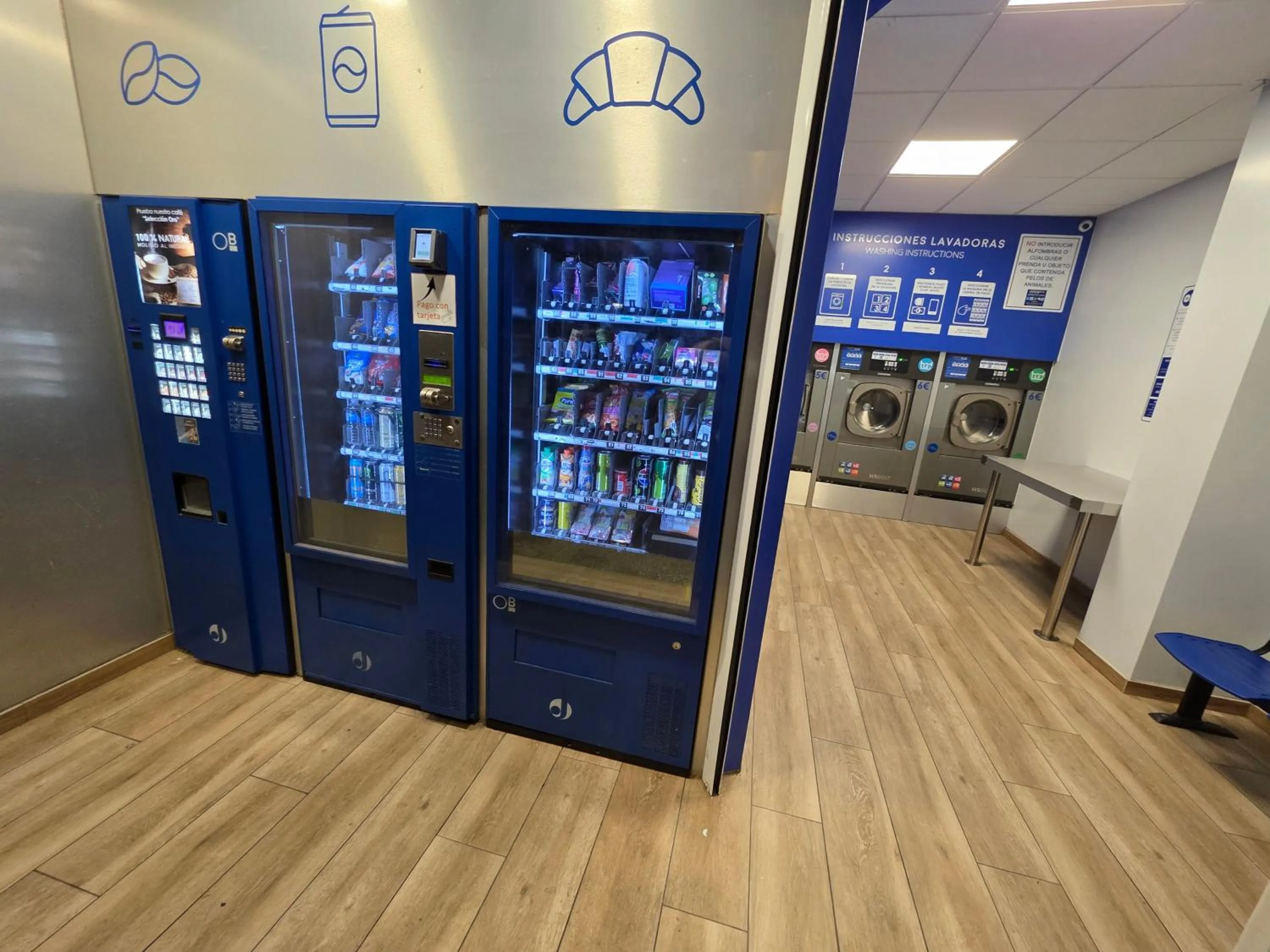 vending machine in Apartahotel Aranda Flex Living