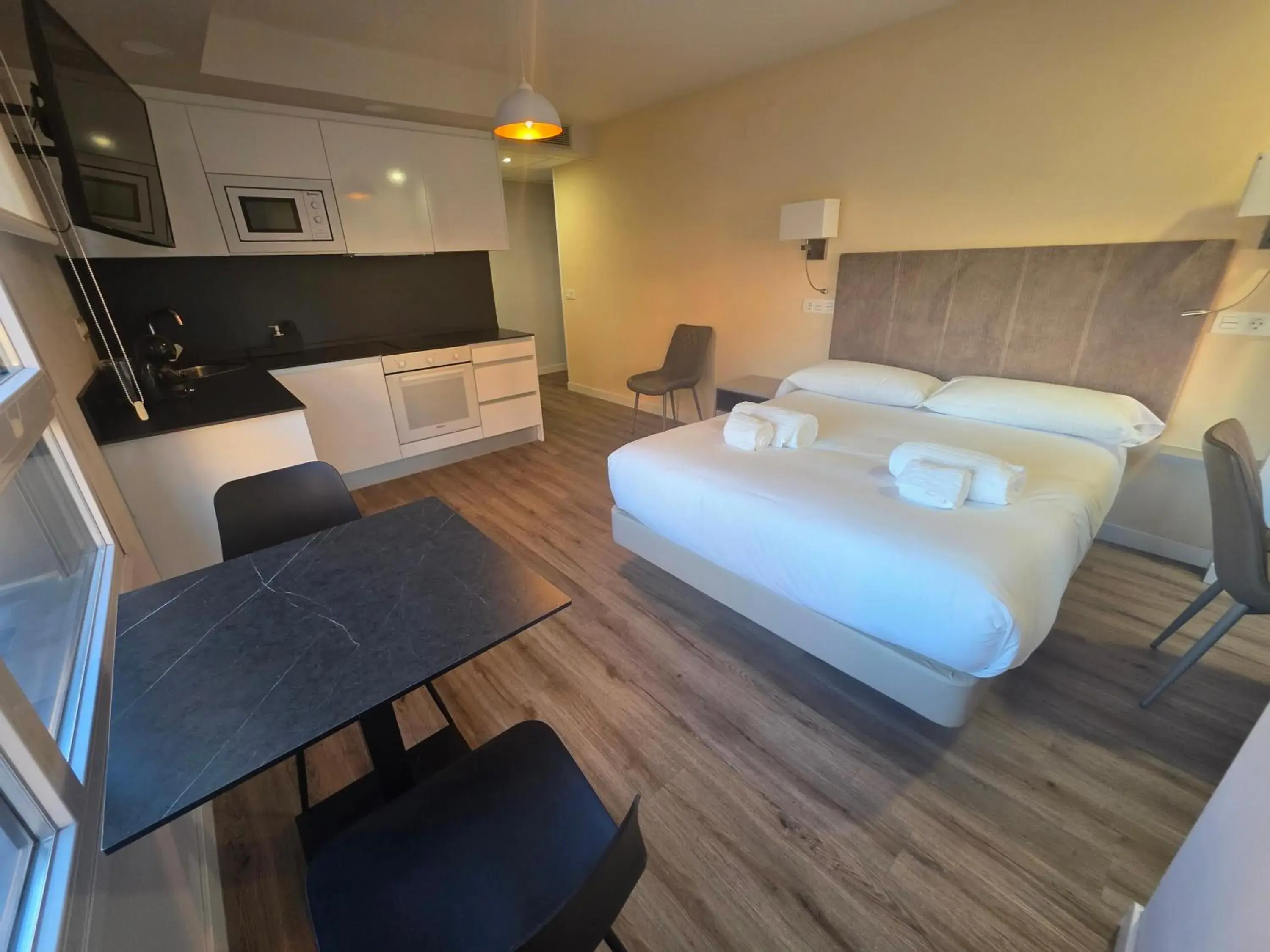 kitchen, Bed in Apartahotel Aranda Flex Living kitchen, Bed in Apartahotel Aranda Flex Living