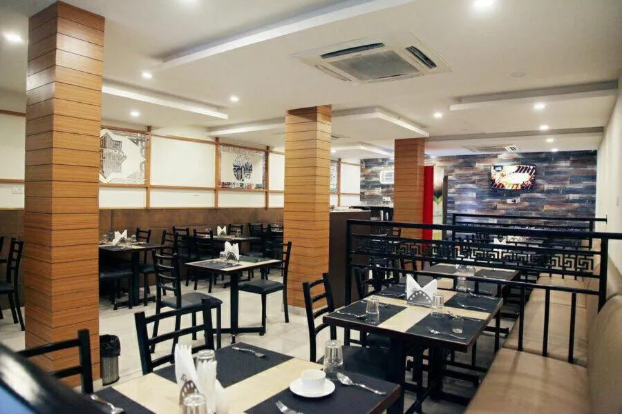 Restaurant/places to eat in Hotel Delma
