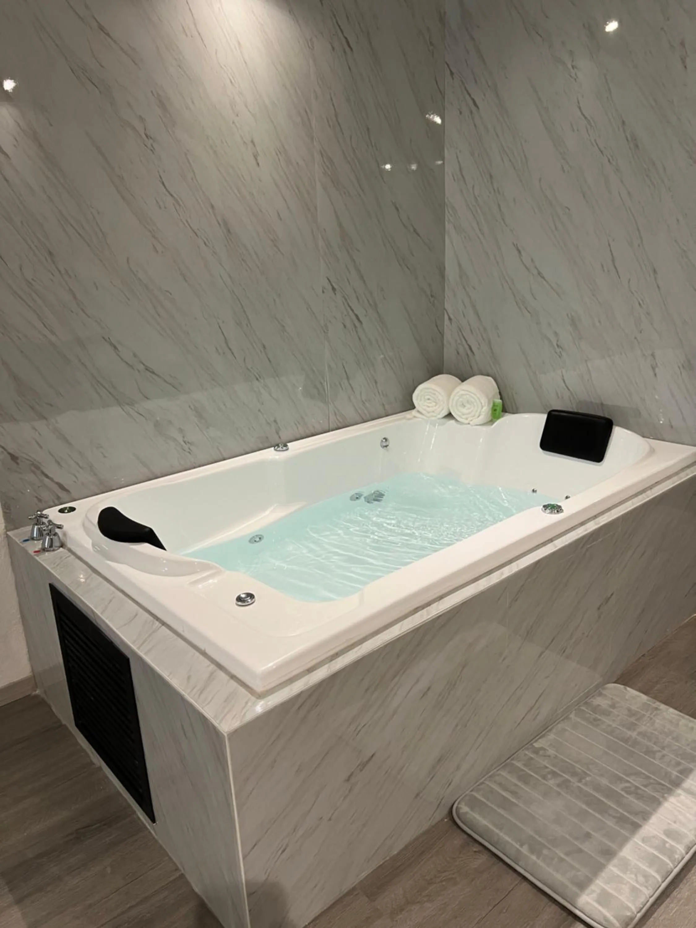 Hot Tub in Hotel Blanco Pachuca