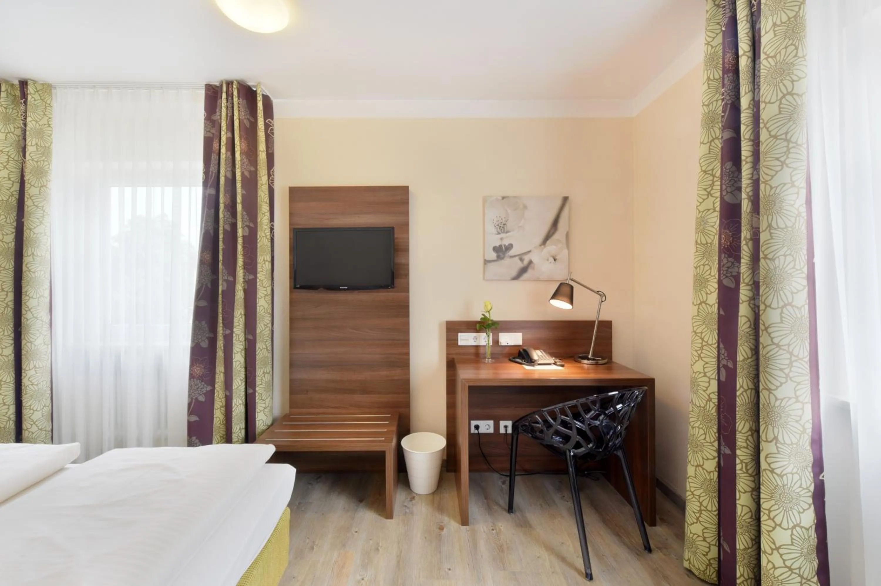 Seating area, Bed in Hotel Säntis