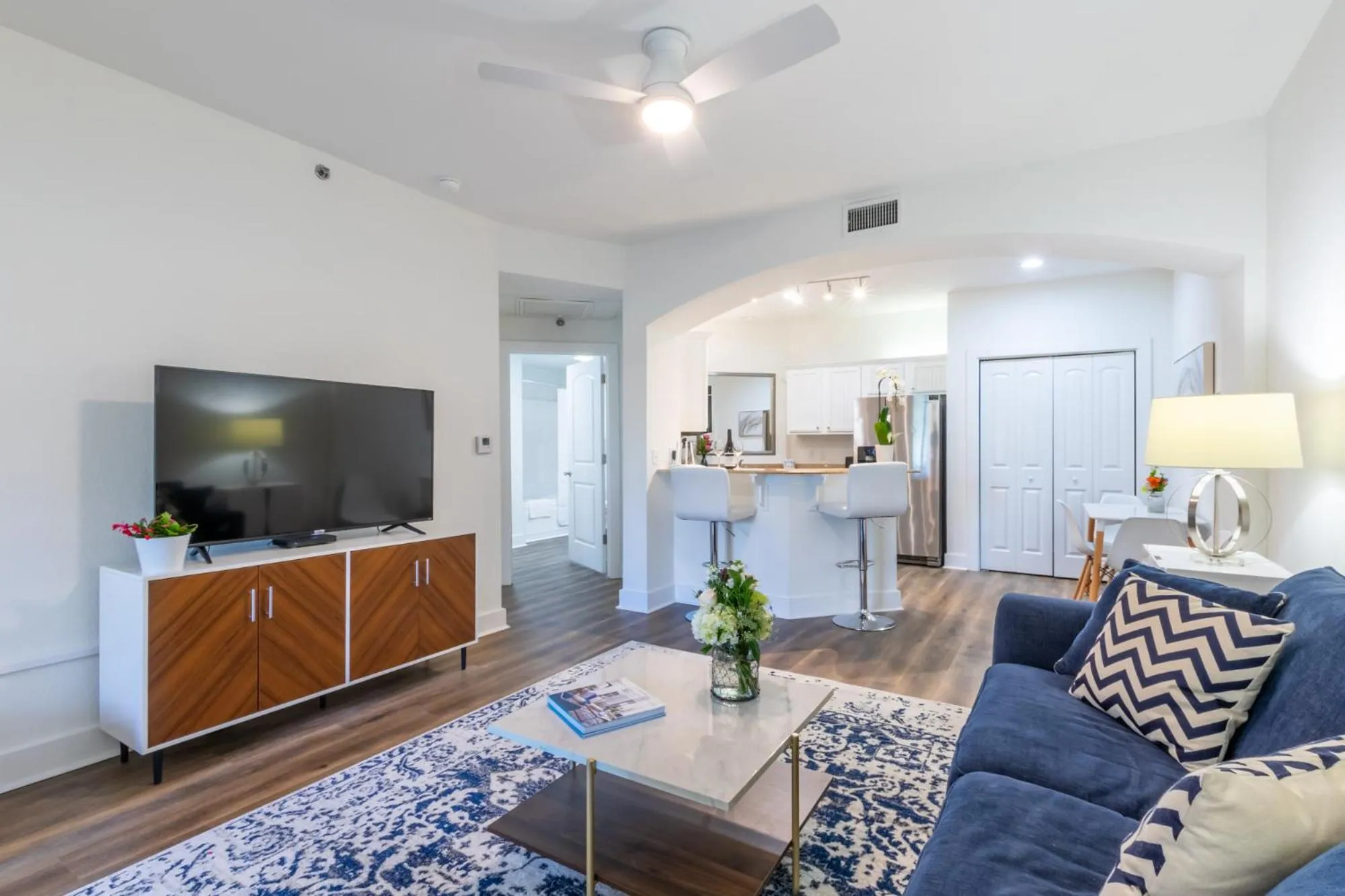 Communal lounge/ TV room in One Club Gulf Shores