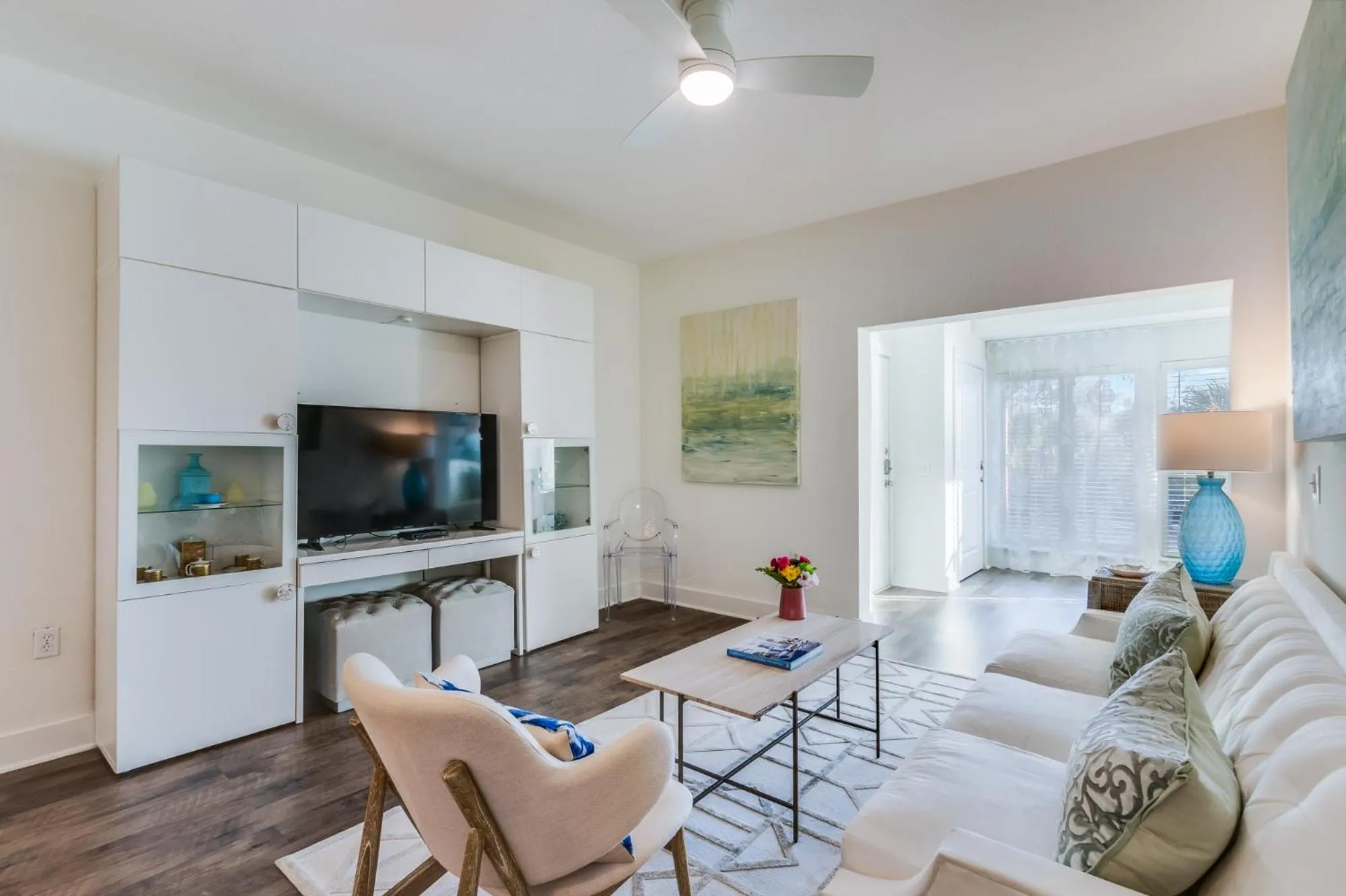 Communal lounge/ TV room in One Club Gulf Shores