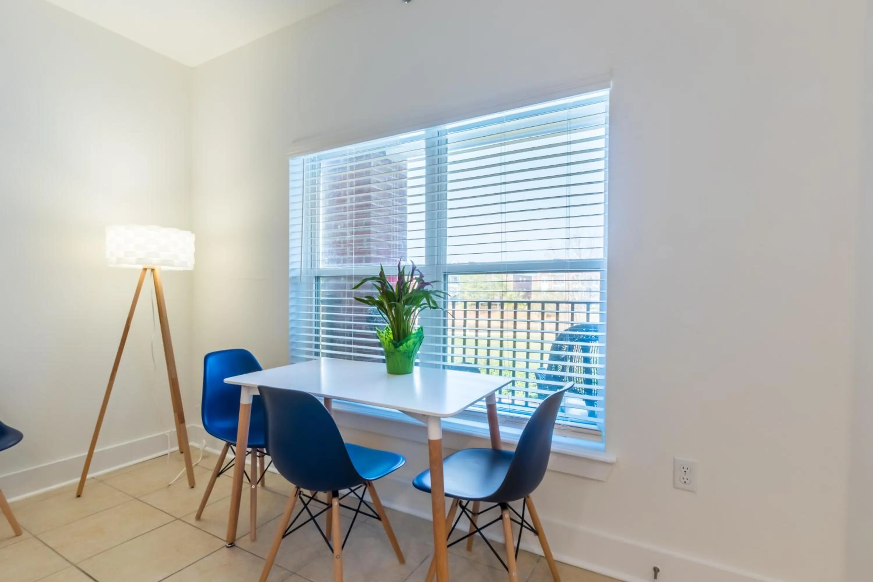 Dining area in One Club Gulf Shores