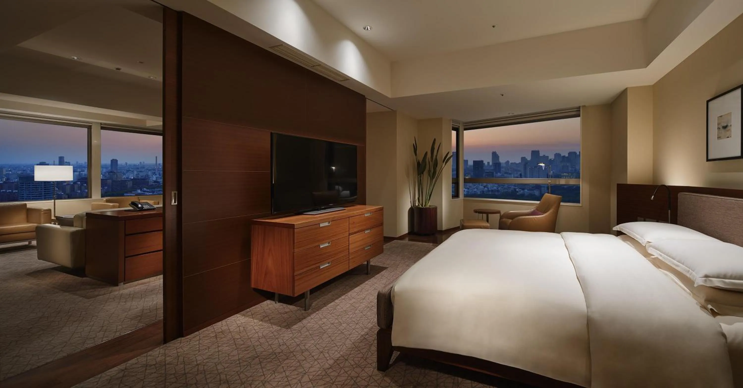 Photo of the whole room, Bed in Grand Hyatt Tokyo