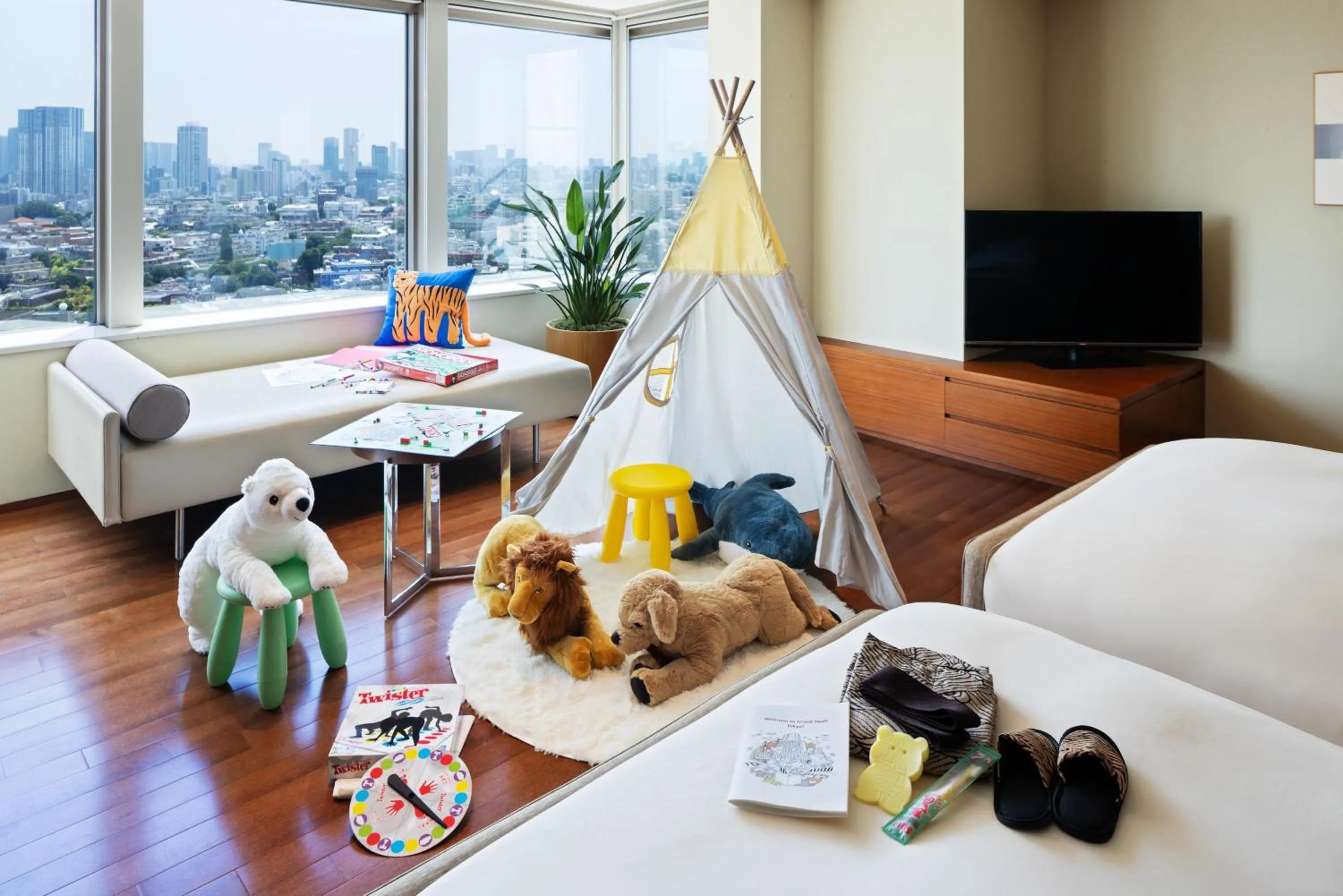 Photo of the whole room, Bed in Grand Hyatt Tokyo