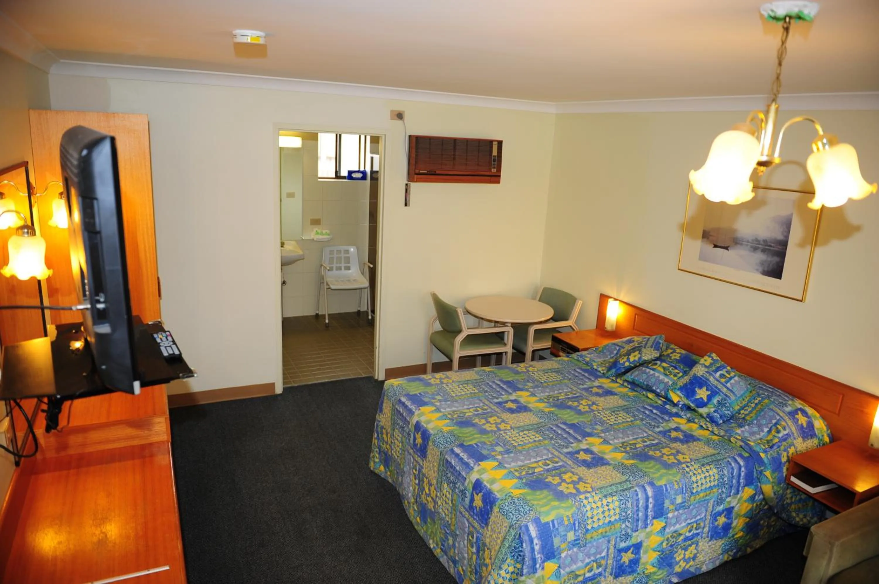 Bedroom, Bed in Mildura Plaza Motor Inn