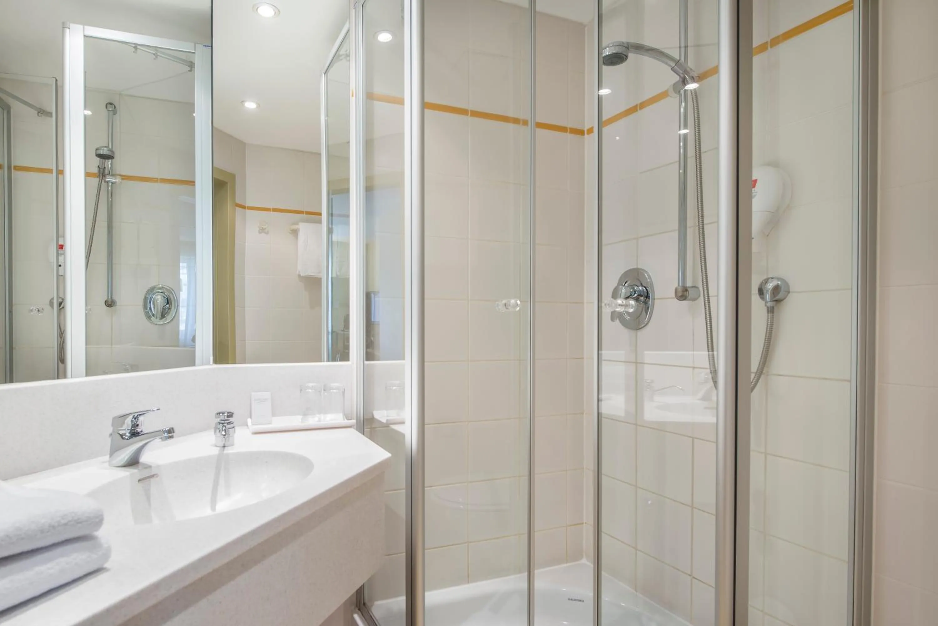 Shower in Hotel Schloss Schweinsburg