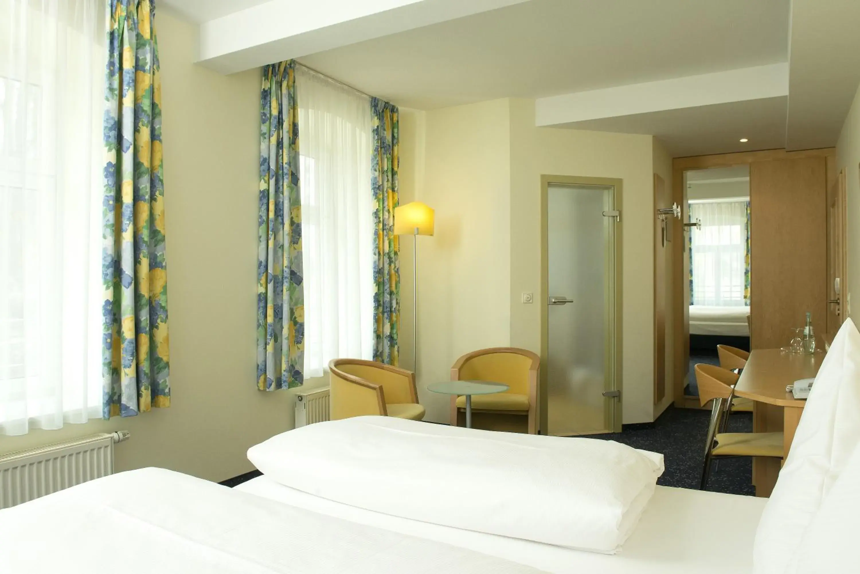 Photo of the whole room, Bed in Hotel Schloss Schweinsburg Photo of the whole room, Bed in Hotel Schloss Schweinsburg