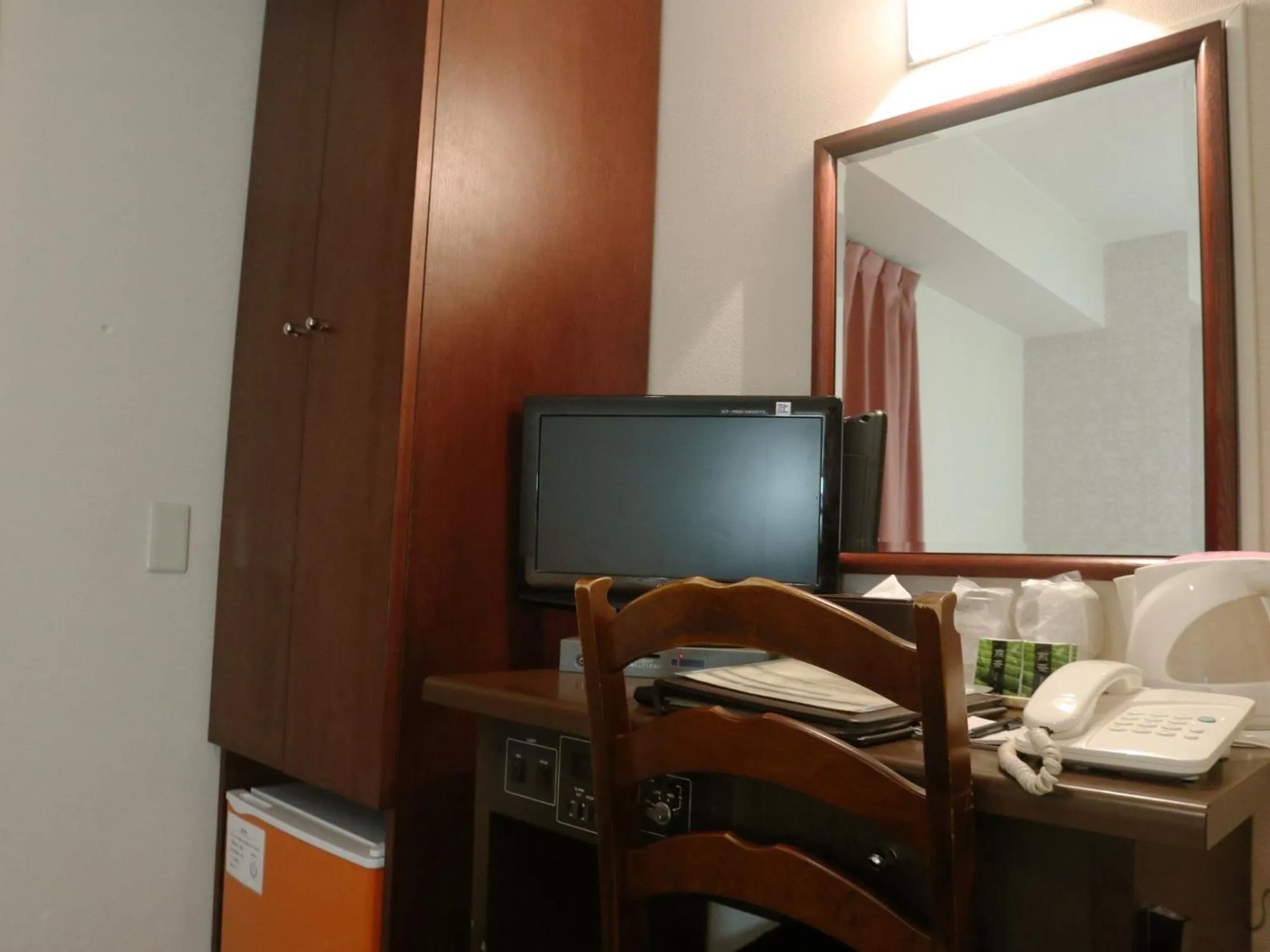 Photo of the whole room in Hamamatsu Station Hotel
