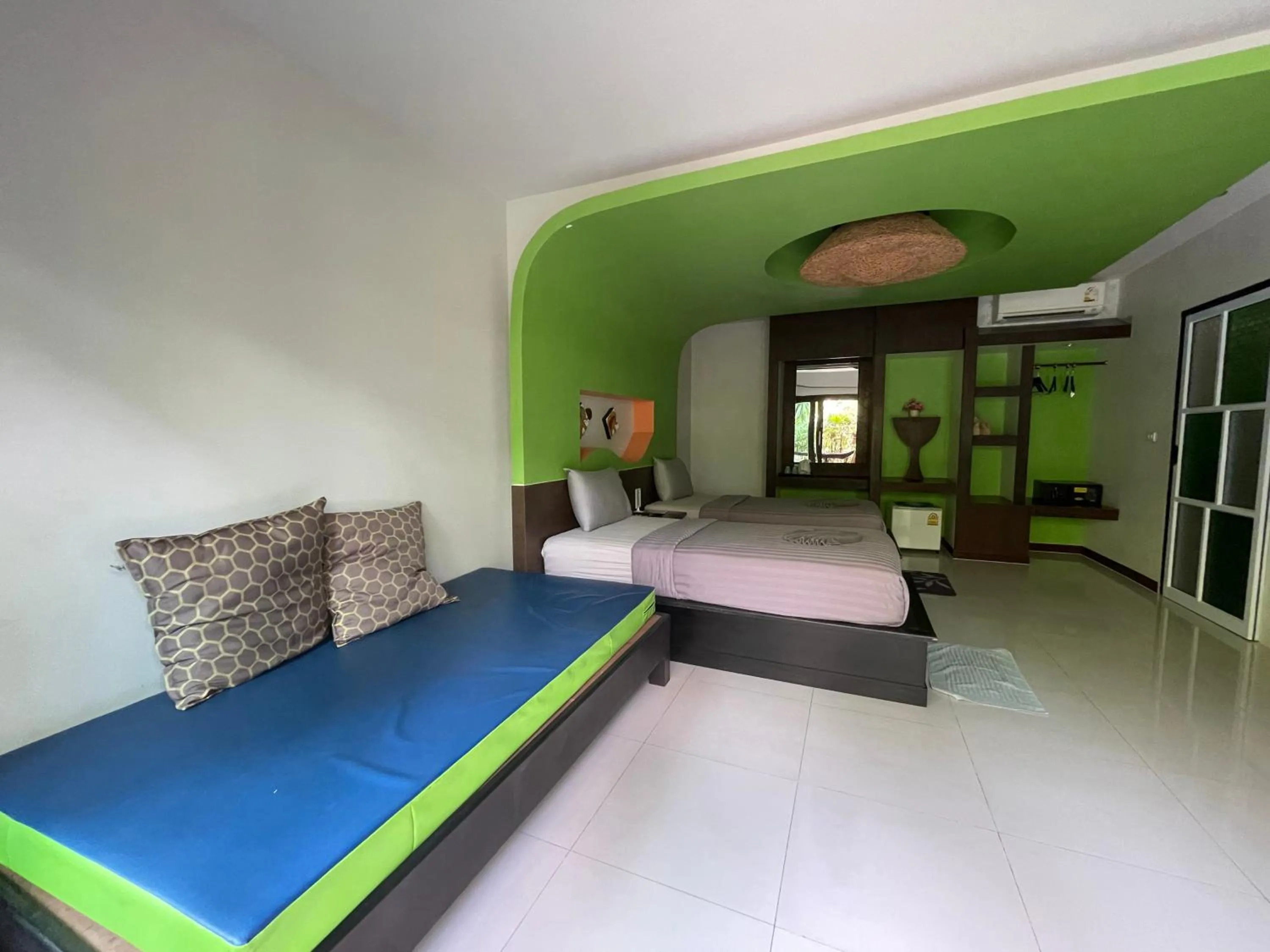 Living room, Bed in AC 2 Resort